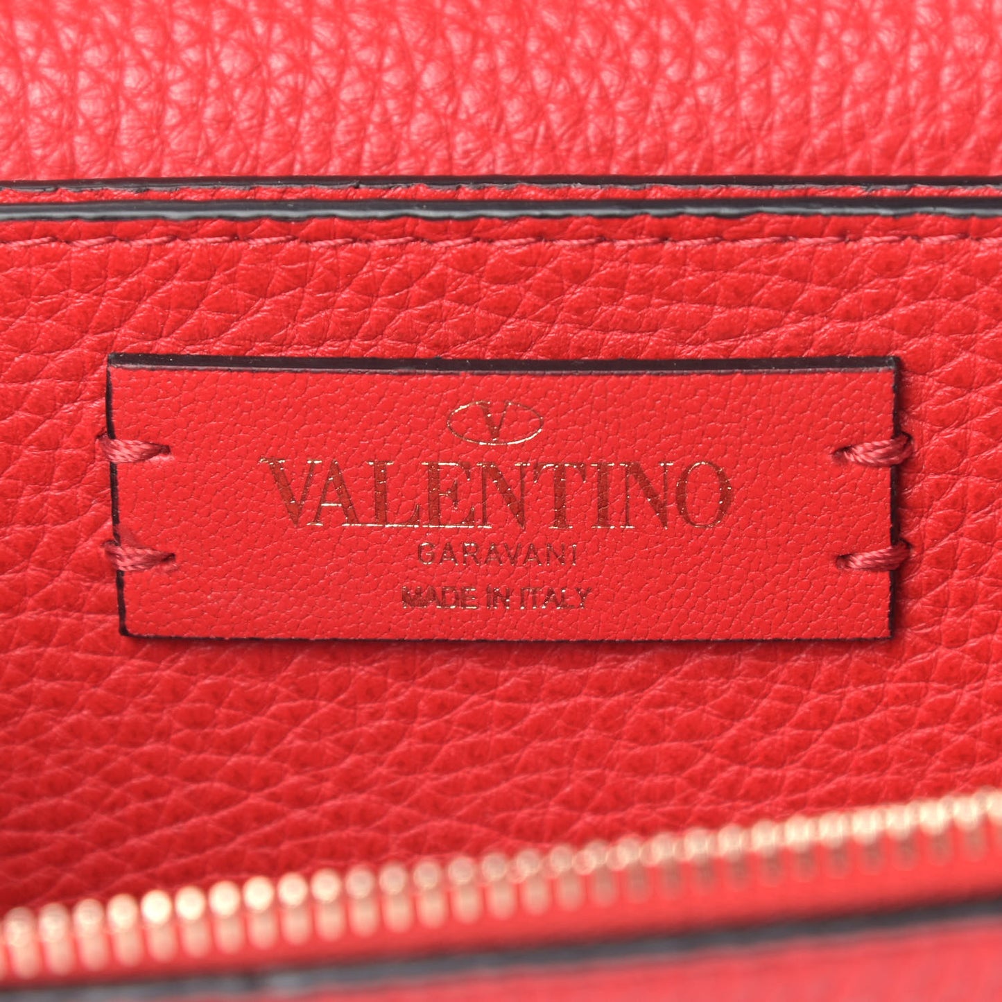 Pebbled Calfskin Rockstud Flap Wallet On Chain Rouge Pur