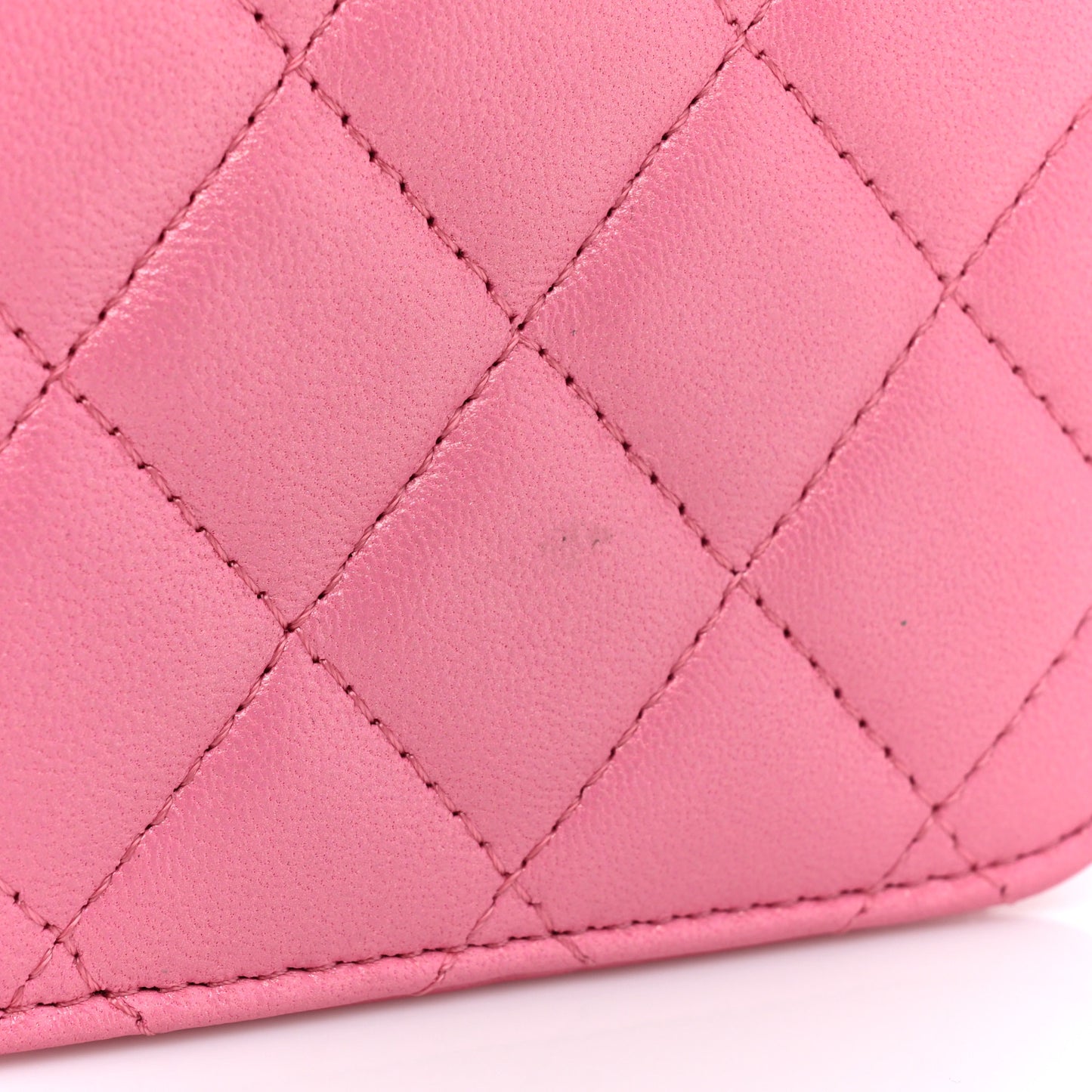 Lambskin Resin Quilted Phone Holder With Chain Pink