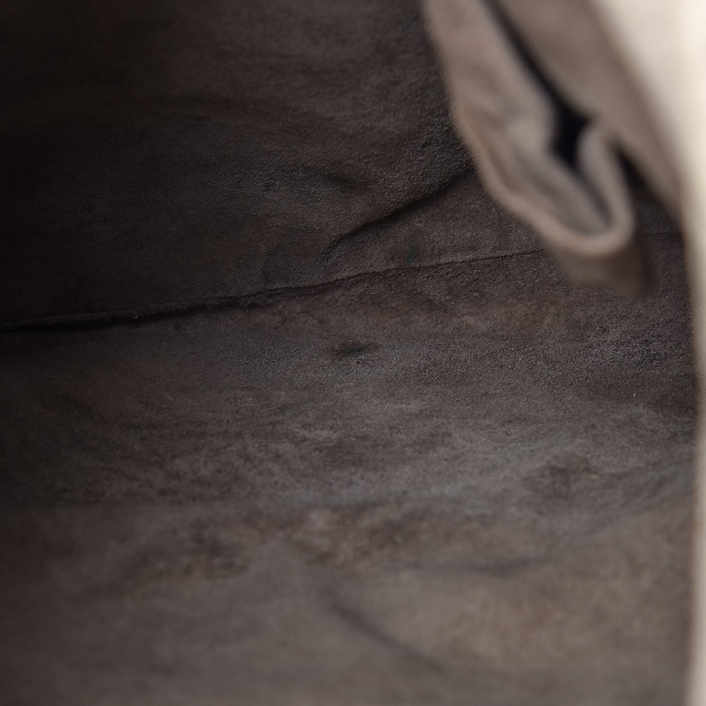 Cervo Deerskin Perforated Pekary Hobo Cream
