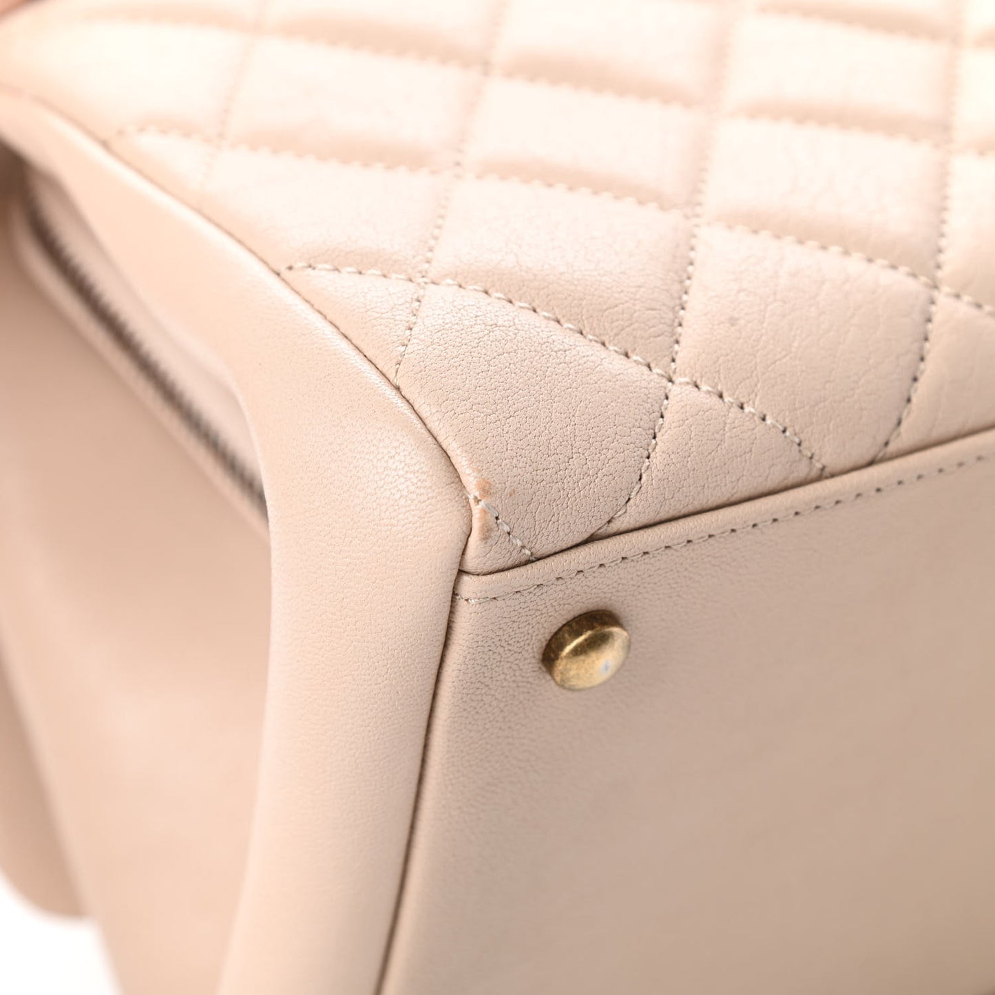 Shiny Sheepskin Quilted Large Trapezio Flap Beige
