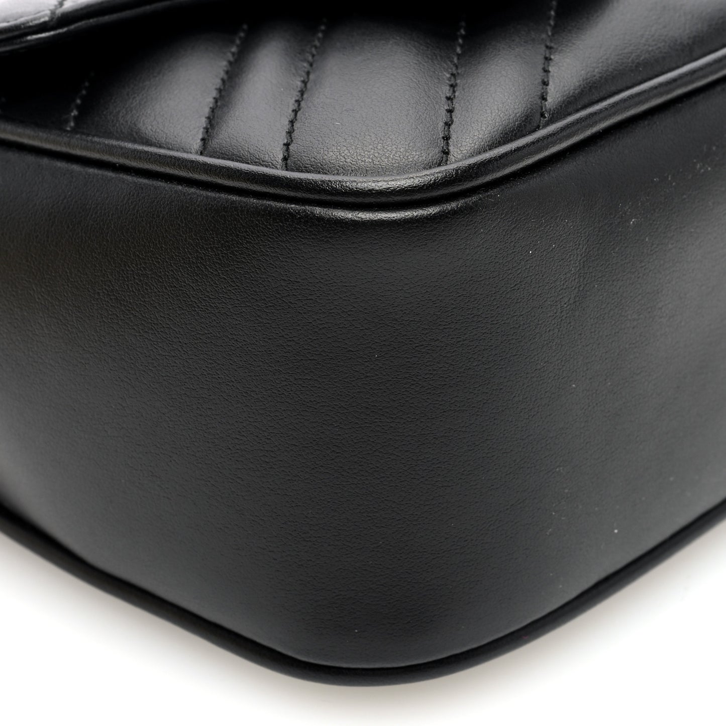 Calfskin Matelasse Monochrome GG Marmont Chain Mini Belt Bag Black