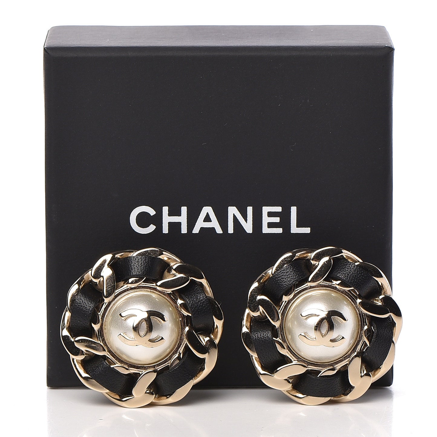Pearl Lambskin Chain Around CC Earrings Gold