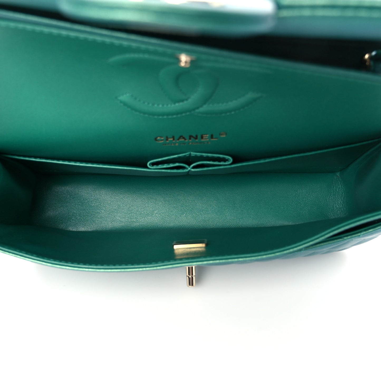 Iridescent Caviar Quilted Medium Double Flap Green