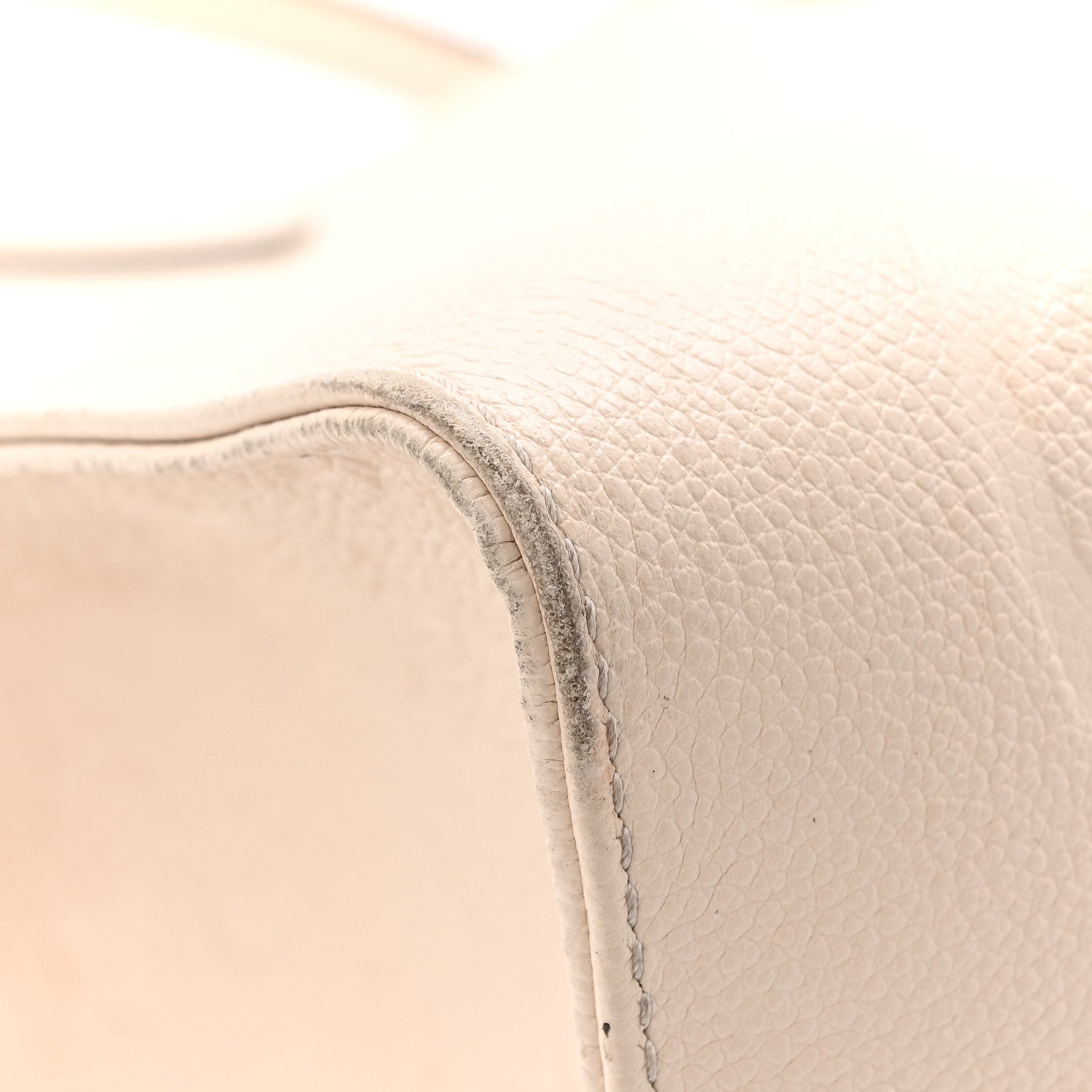 Louis Vuitton Empreinte Monogram Giant Onthego GM Creme 11 of 12