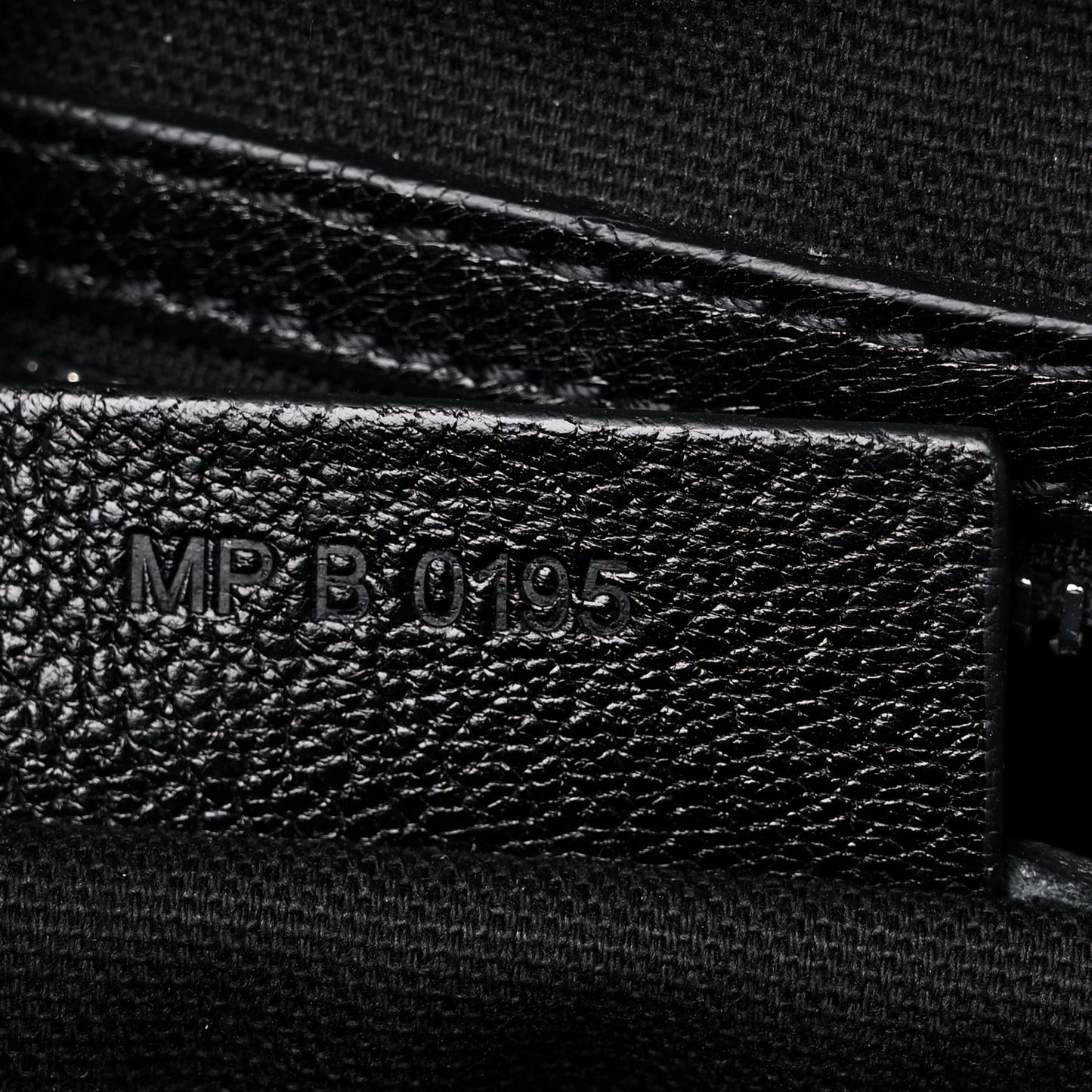 Sugar Goatskin Medium Antigona Black
