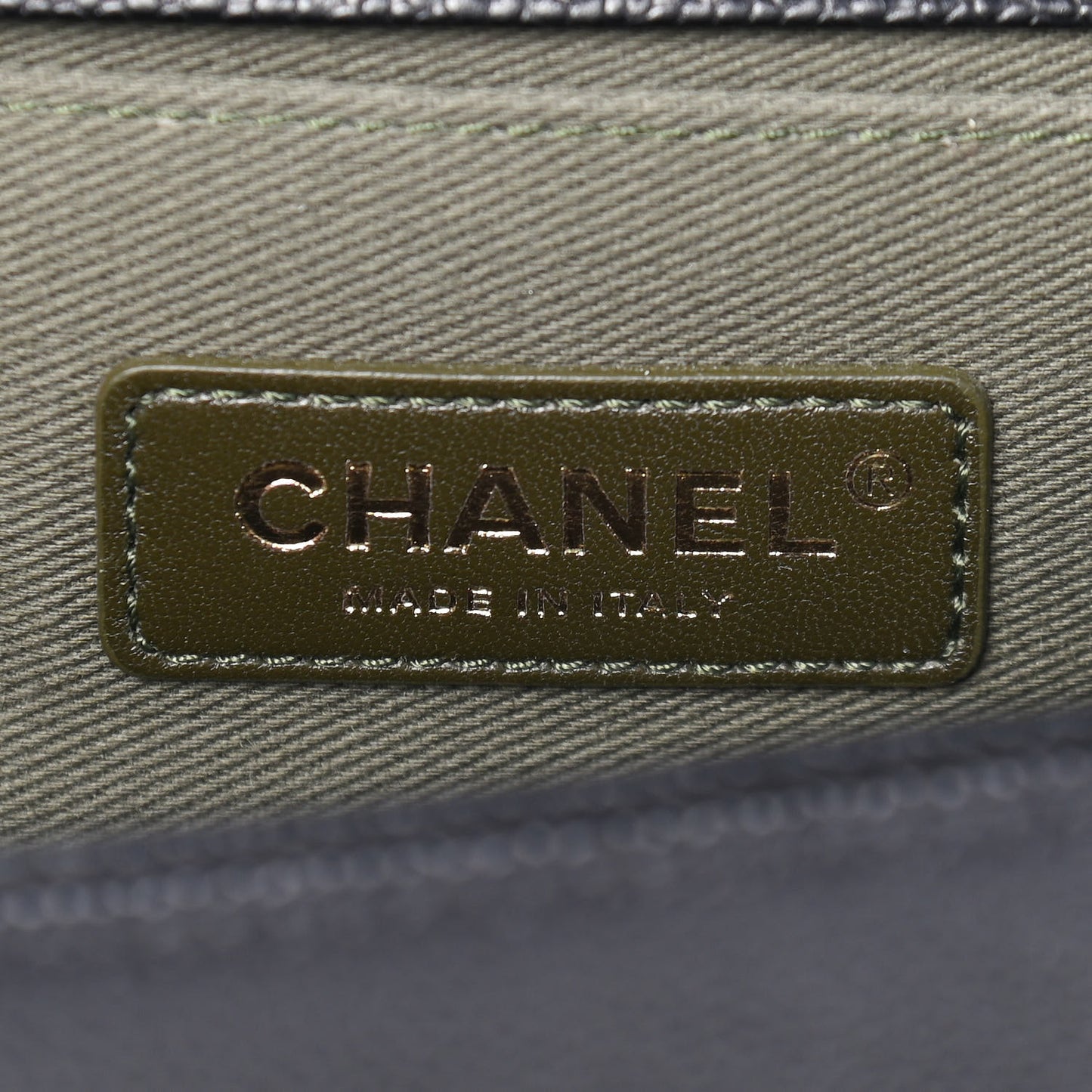 Caviar Quilted Medium Boy Flap Black