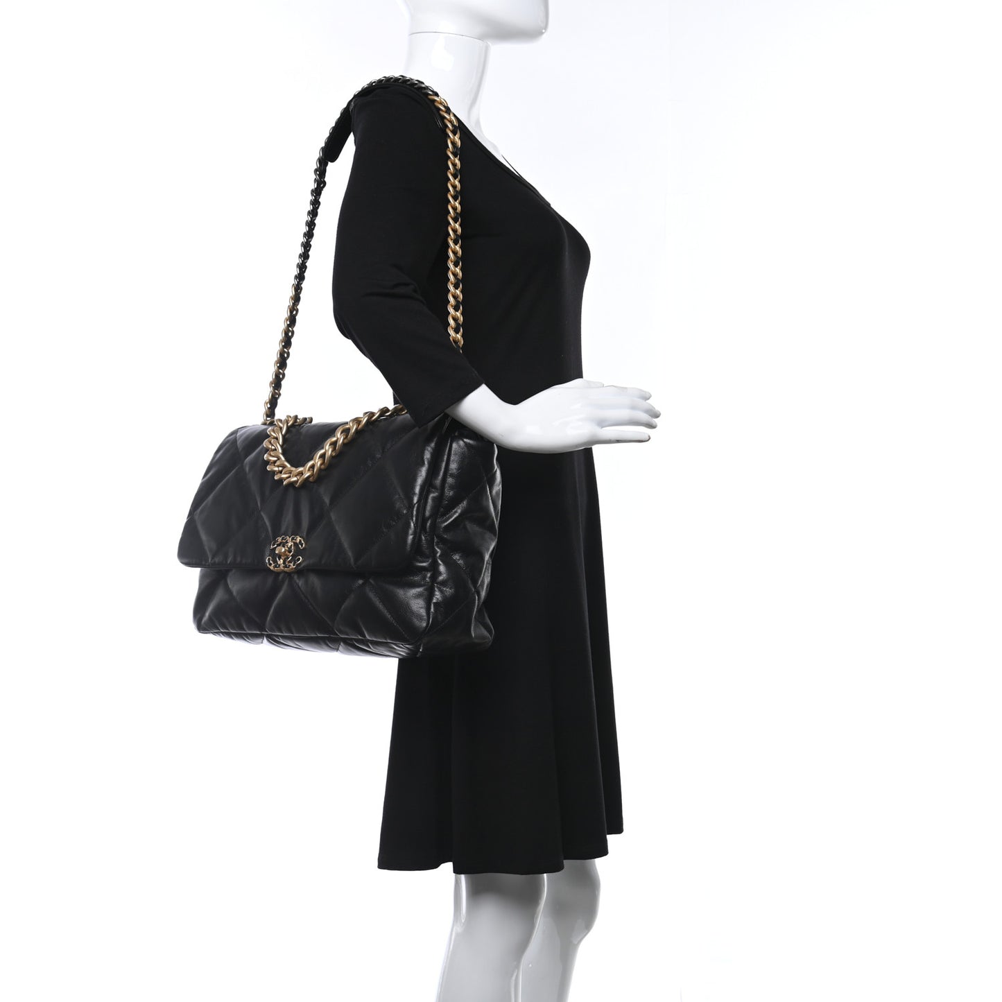 Shiny Goatskin Quilted Maxi Chanel 19 Flap Black