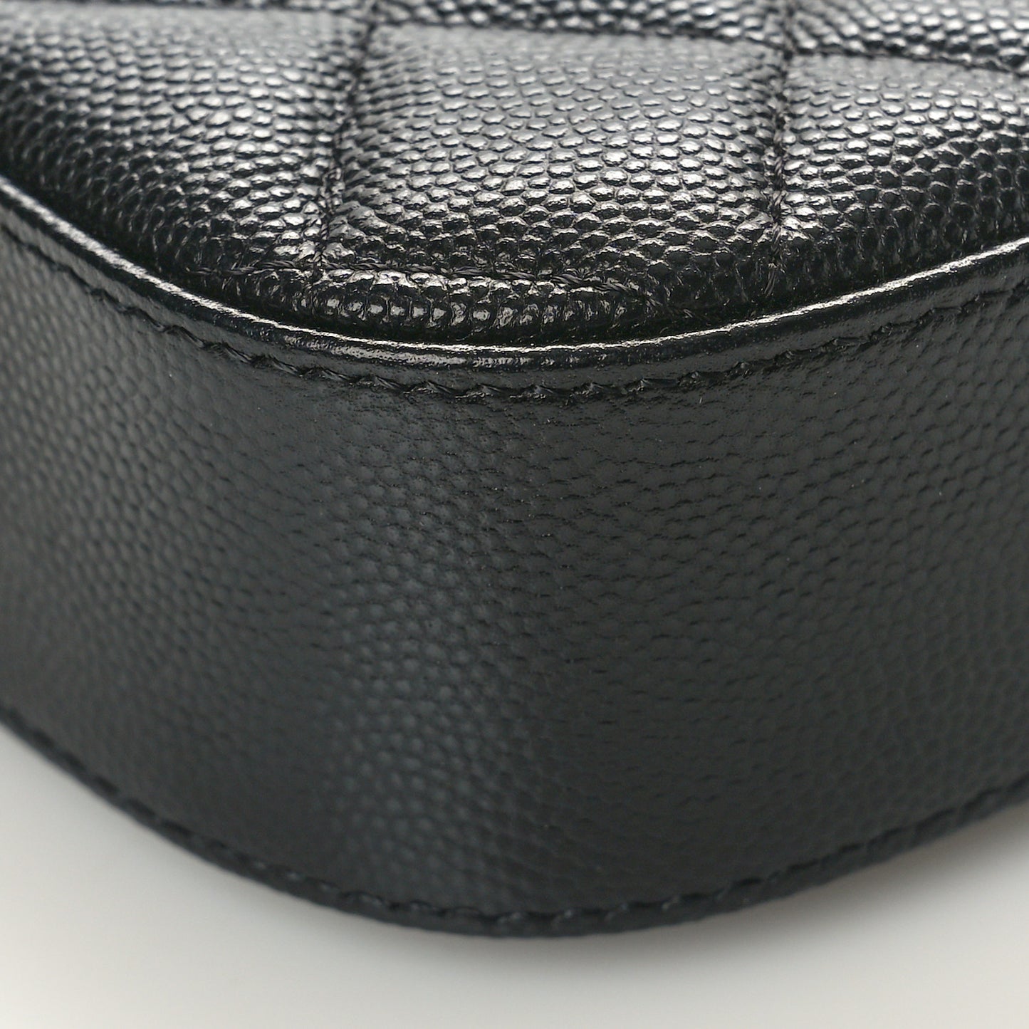 Caviar Quilted Vanity With Chain Black