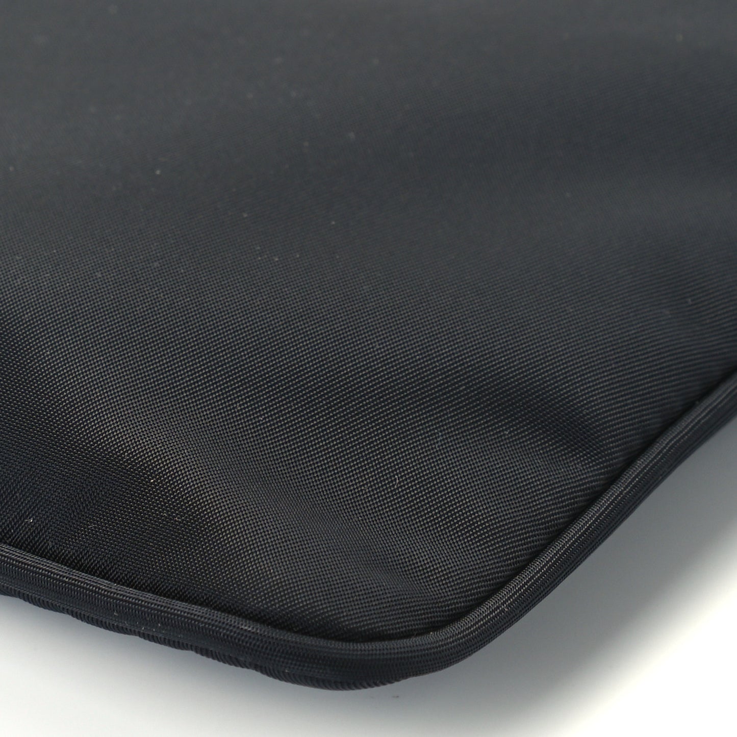 Re-Nylon Vela Pouch Black