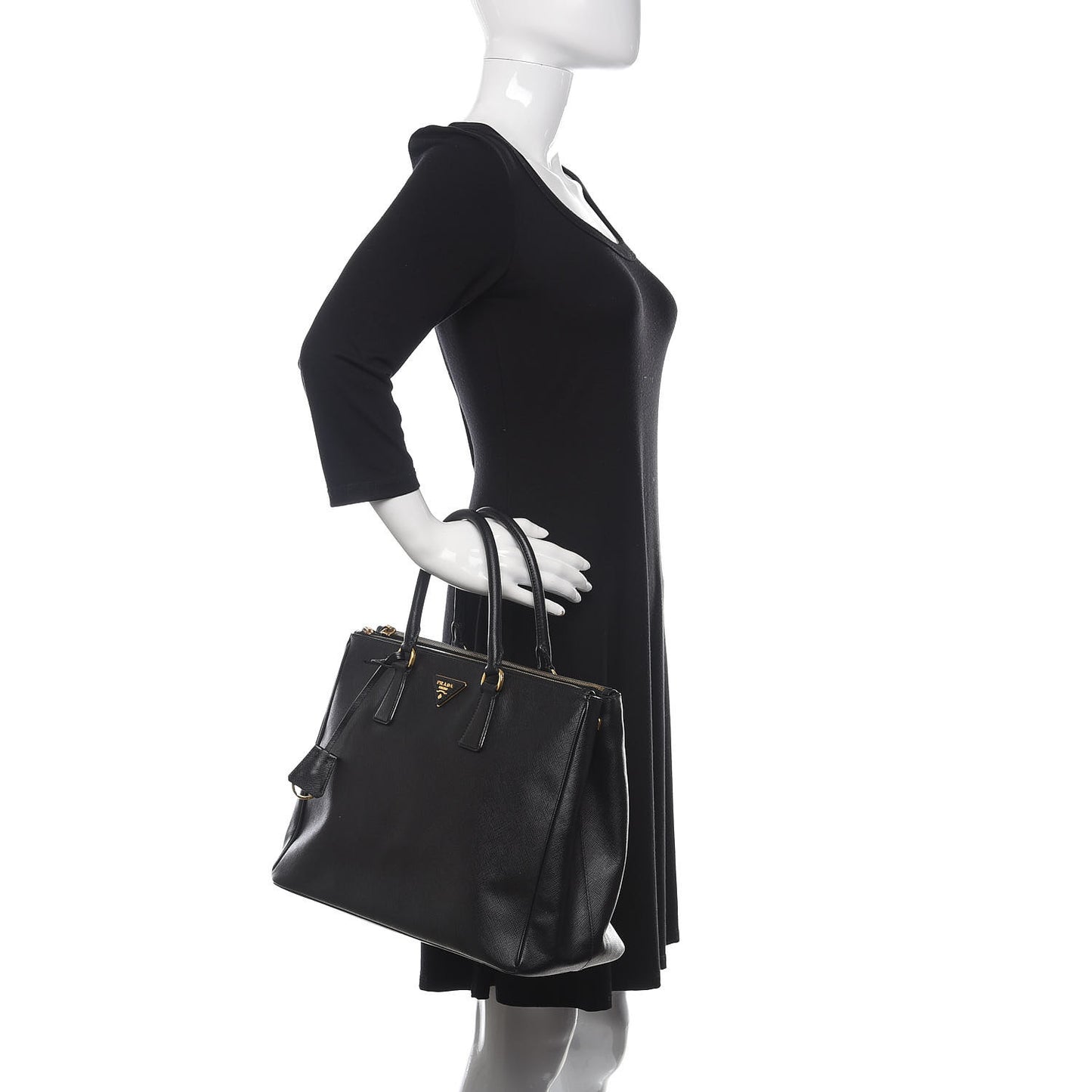 Saffiano Medium Galleria Double Zip Tote Black