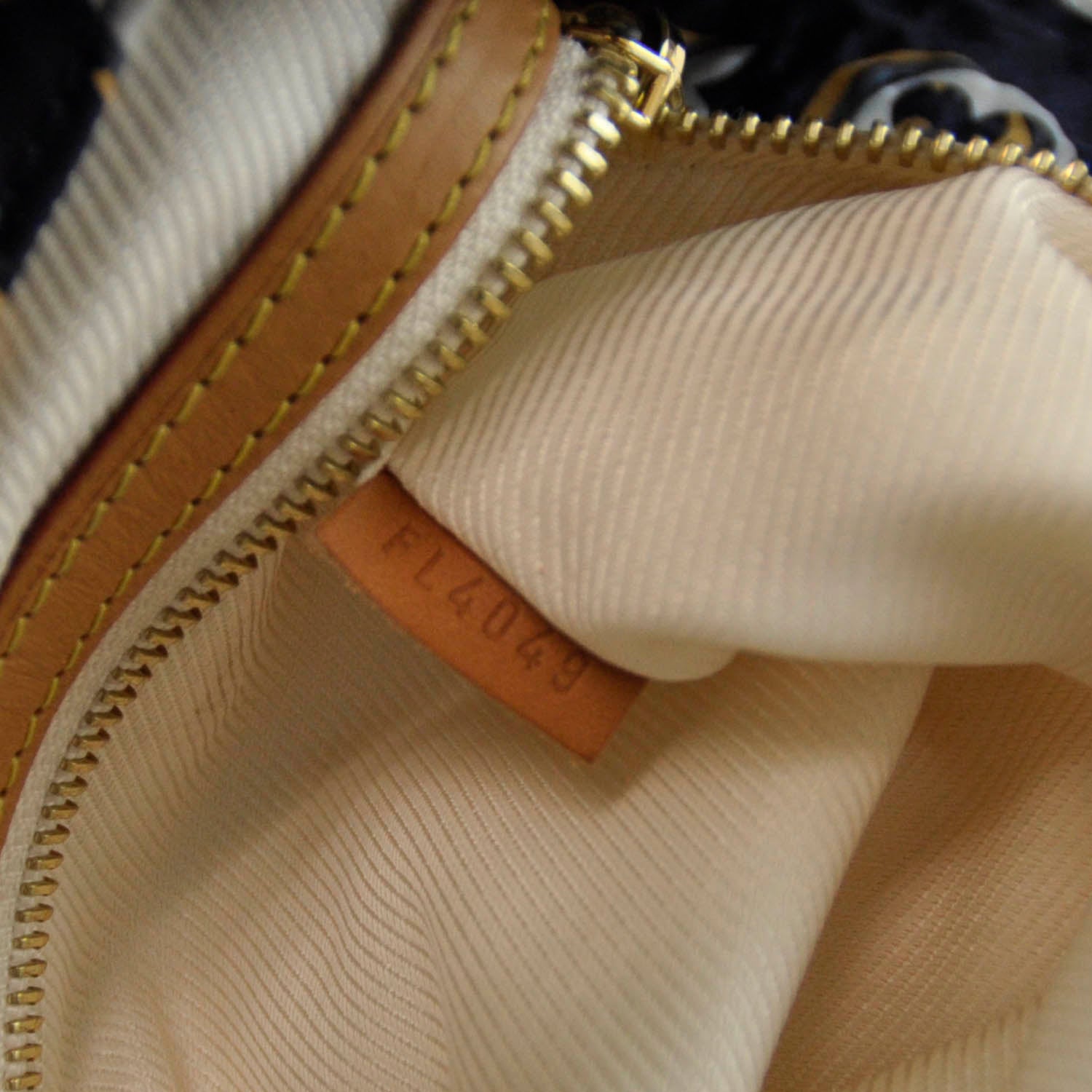 Louis Vuitton Canvas Monogram Cruise Bulles MM Navy 9 of 10