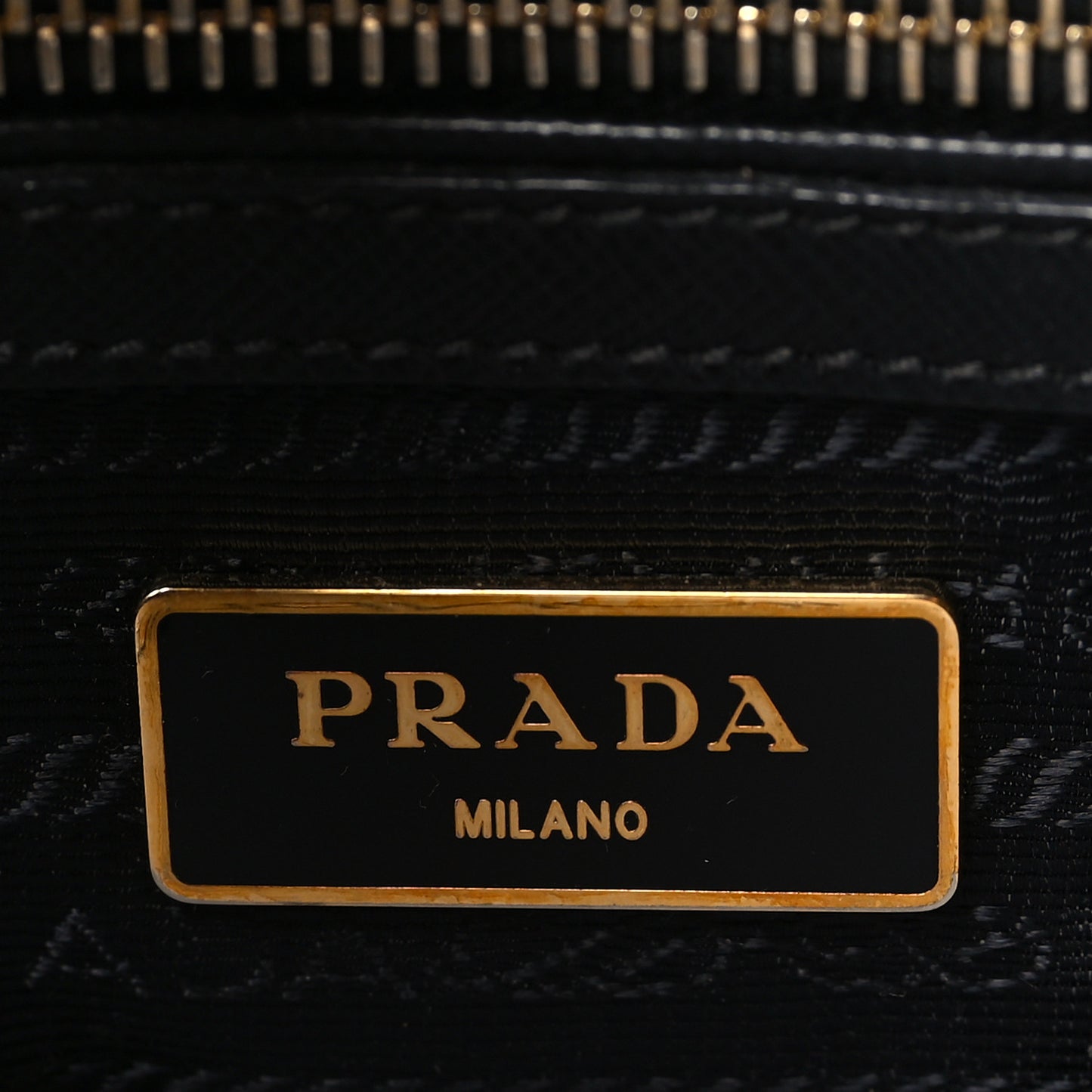 Saffiano Medium Galleria Double Zip Tote Black