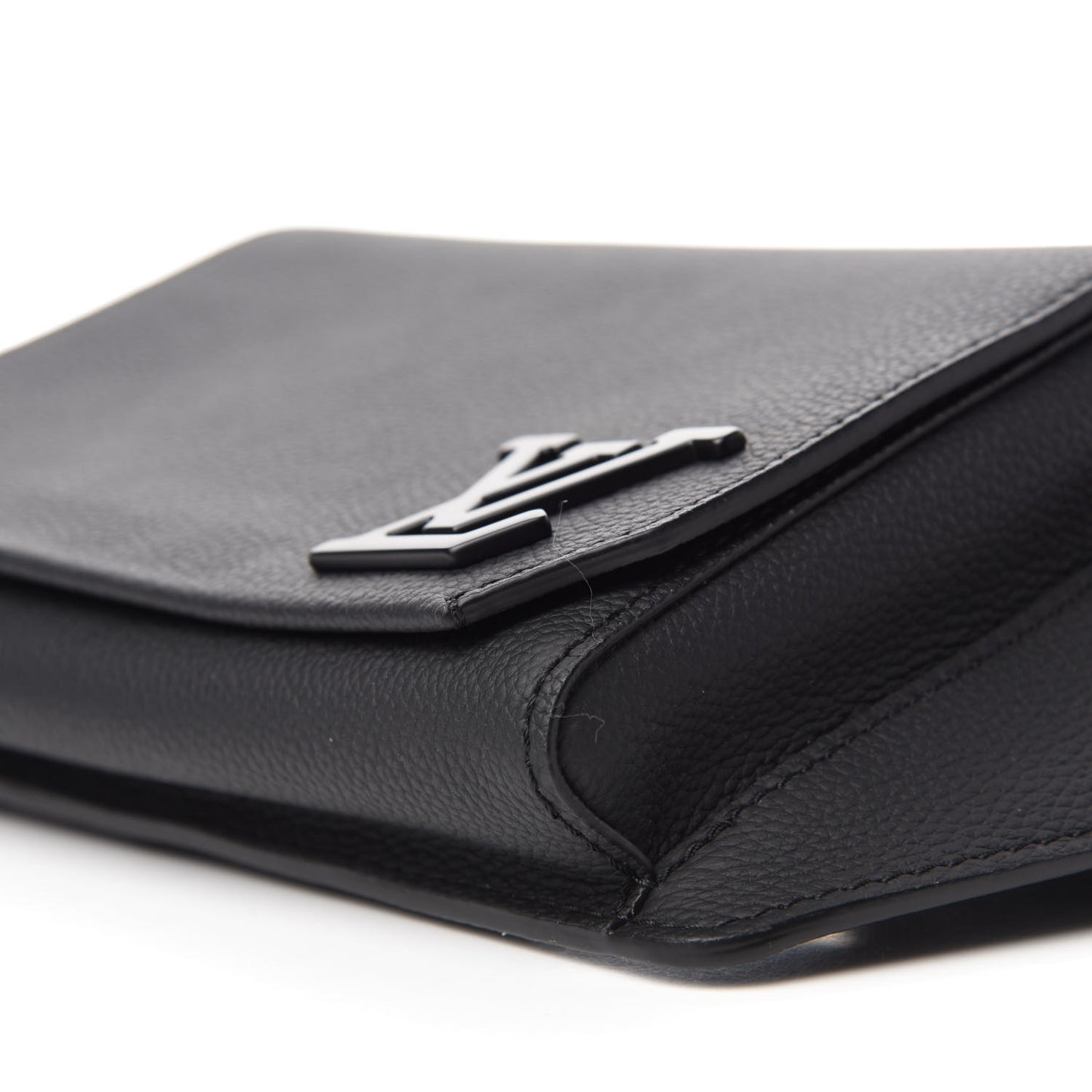 Grained Calfskin Aerogram Slingbag Black