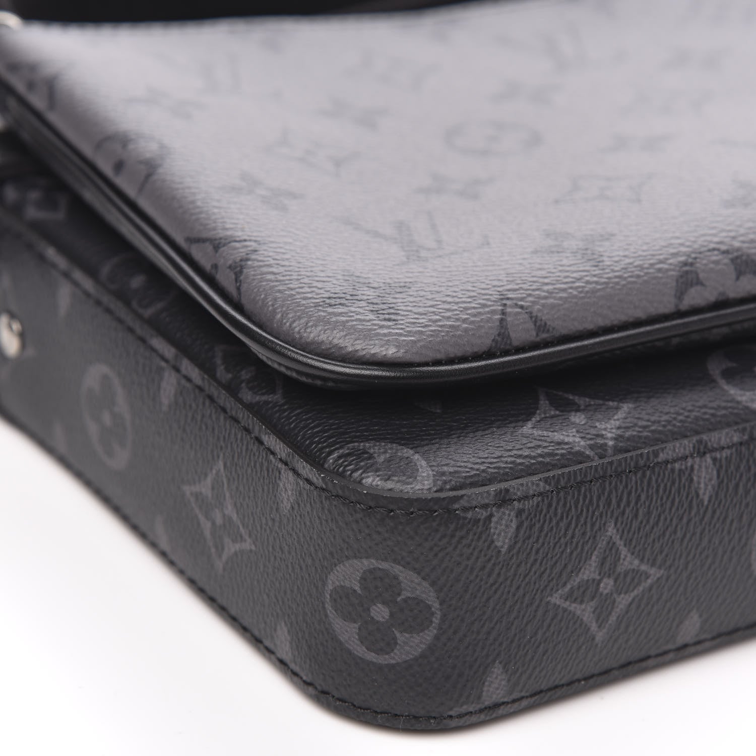 Louis Vuitton Reverse Monogram Eclipse Trio Messenger 6 of 8