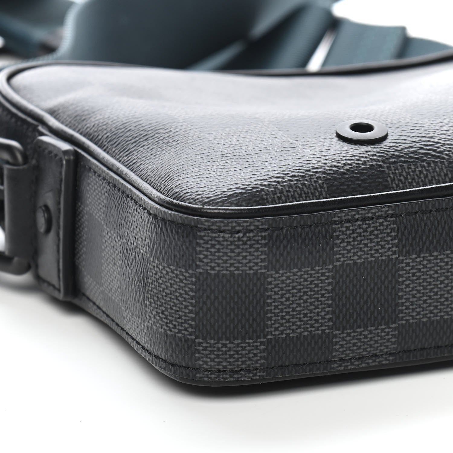 Louis Vuitton Damier Graphite Alpha Messenger Bag 8 of 9