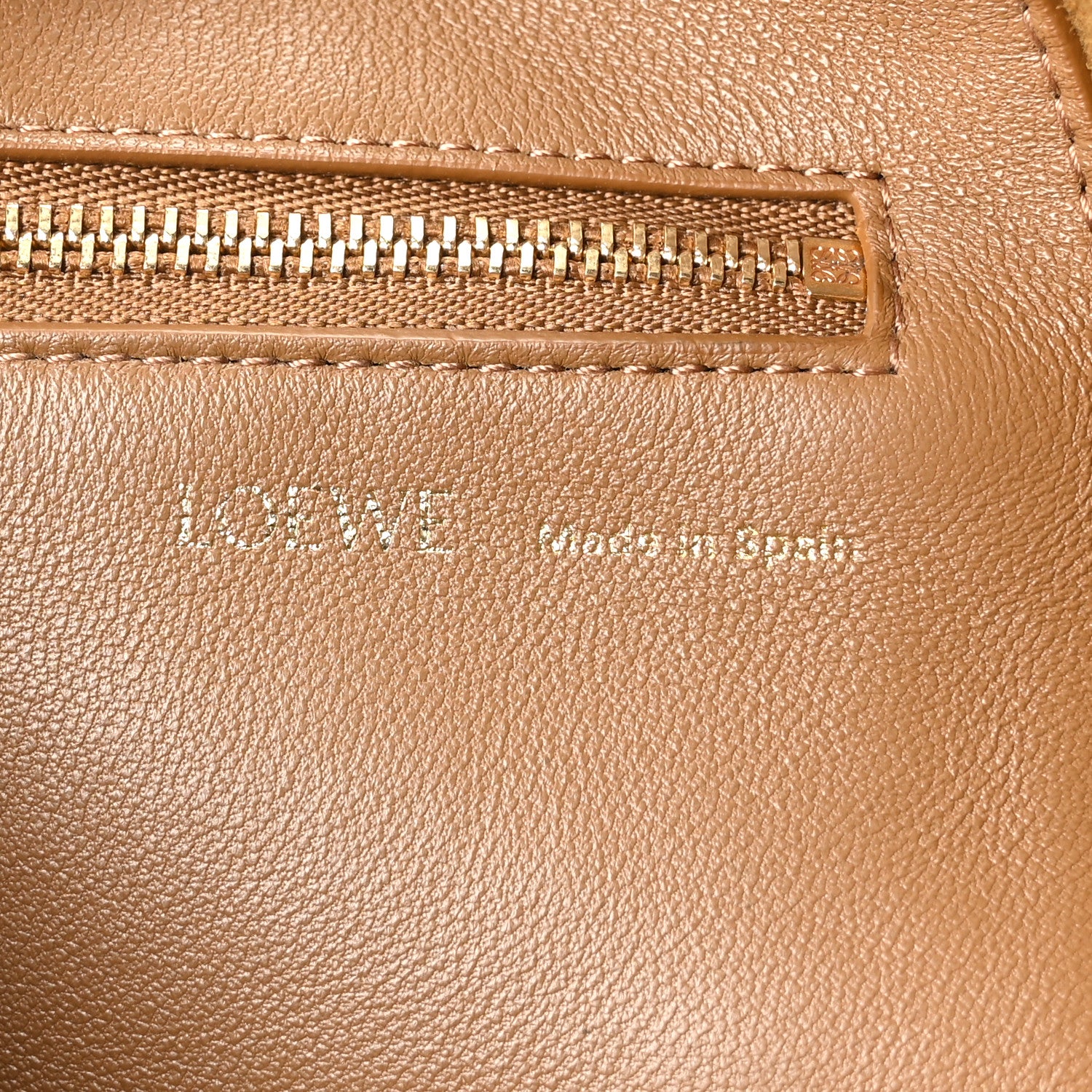 Loewe Mellow Nappa Medium Squeeze Bag Oak 6 of 9