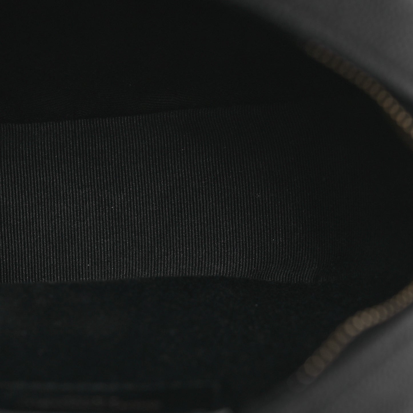 Grain De Poudre Matelasse Chevron Quilted Round Vinyle Camera Bag Black