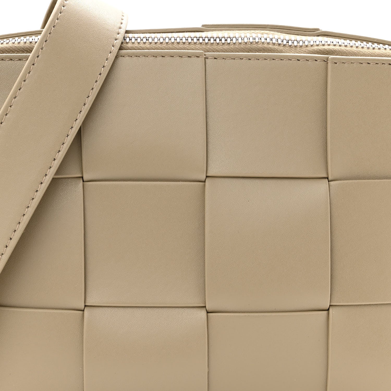 Bottega Veneta Maxi Intrecciato Cassette Bag Taupe 6 of 8