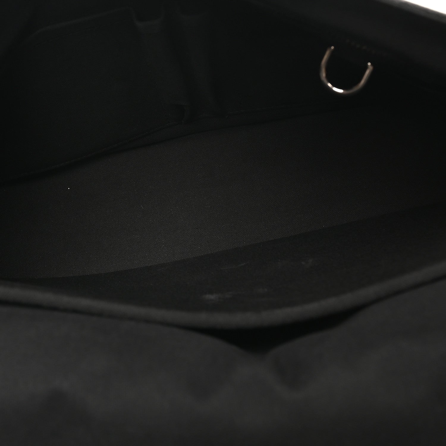 Louis Vuitton Taiga Roman GM Messenger Black 5 of 10