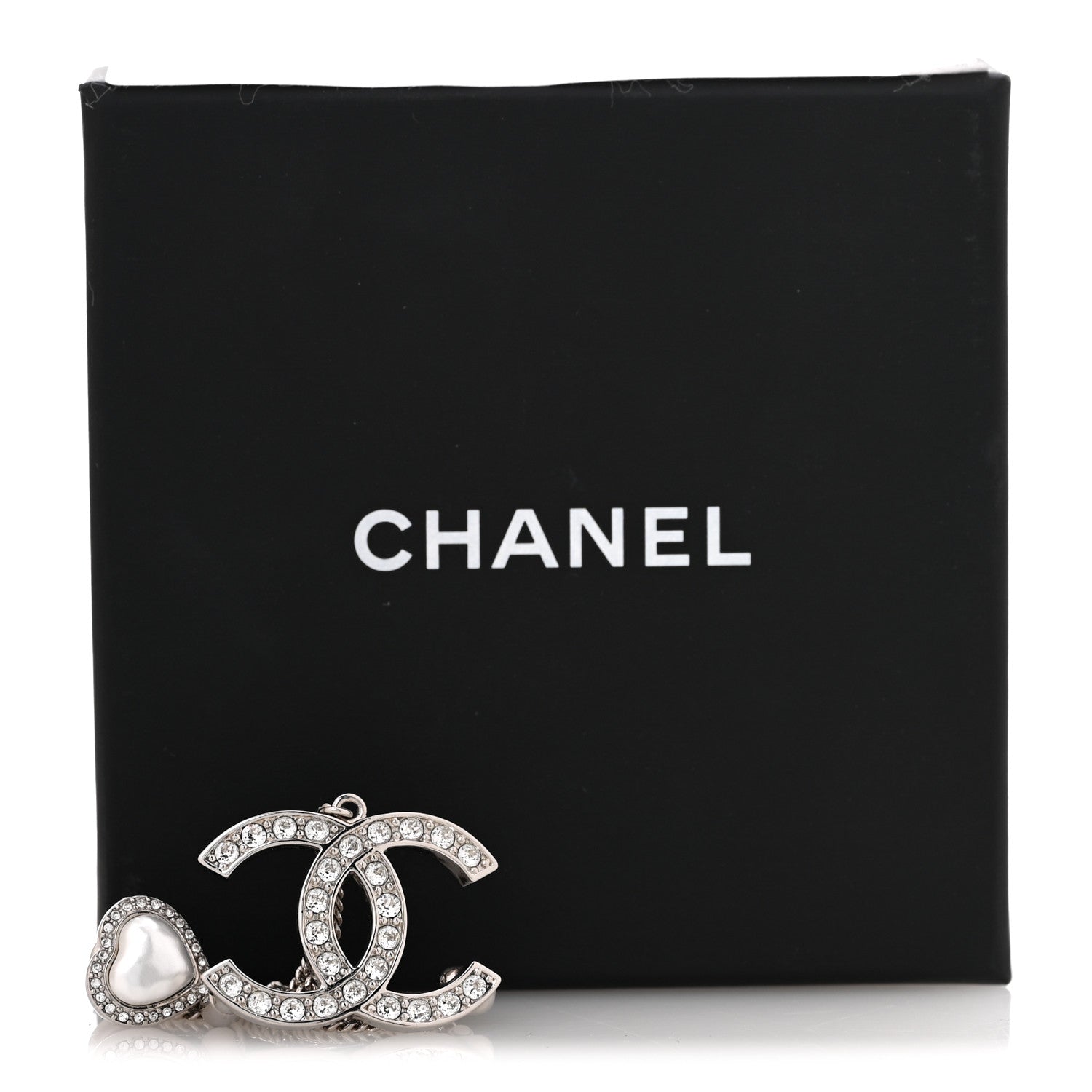 Chanel Diamente Pearl Multi Strand Chain CC Heart Brooch Silver Pearly White 5 of 5