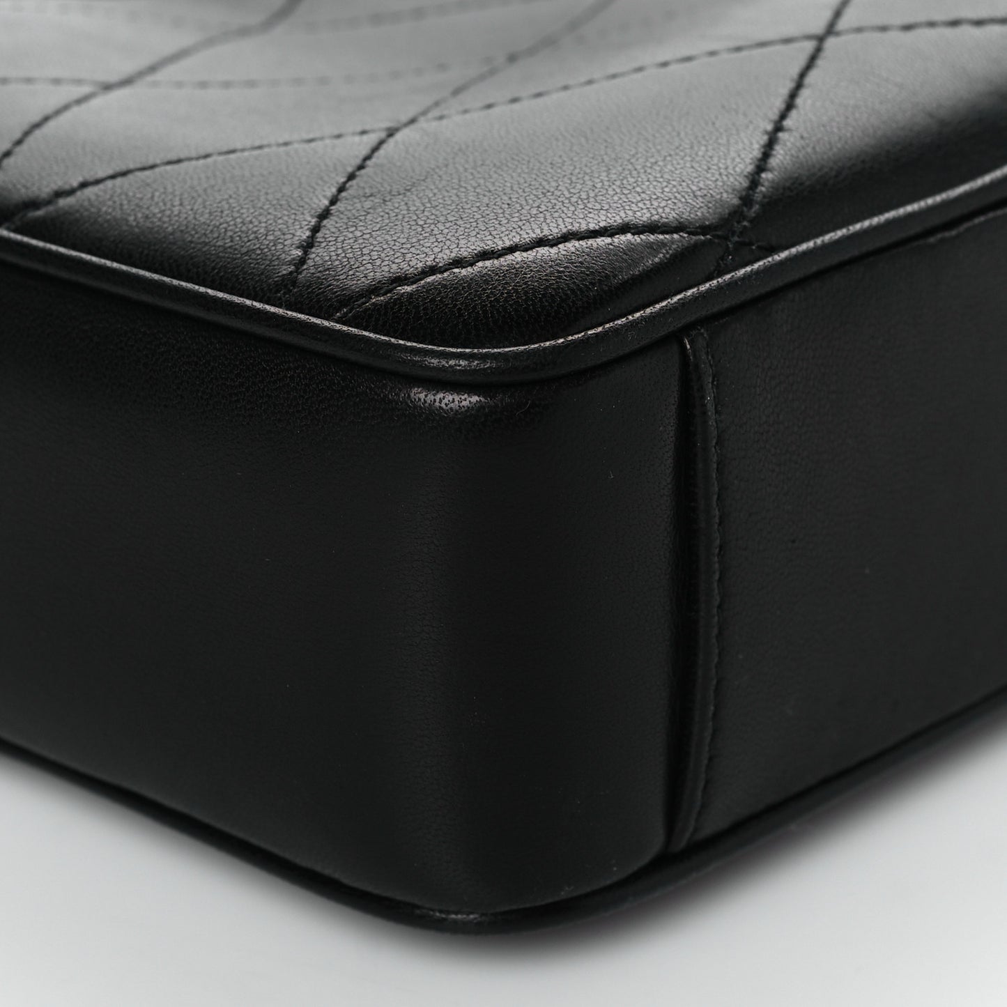 Lambskin Quilted Le Maillon Chain Strap Crossbody Black