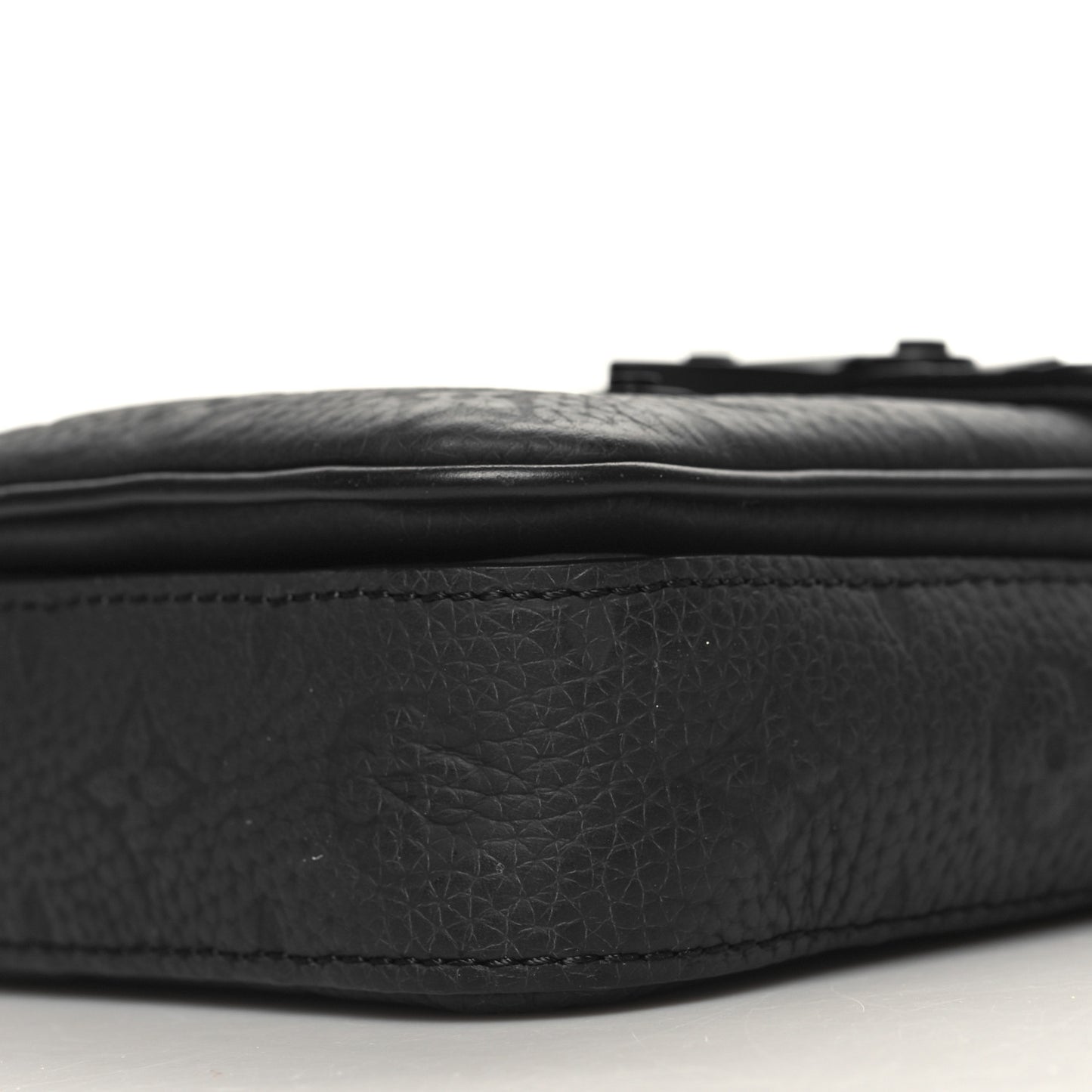 Taurillon Monogram S Lock Wearable Wallet Black