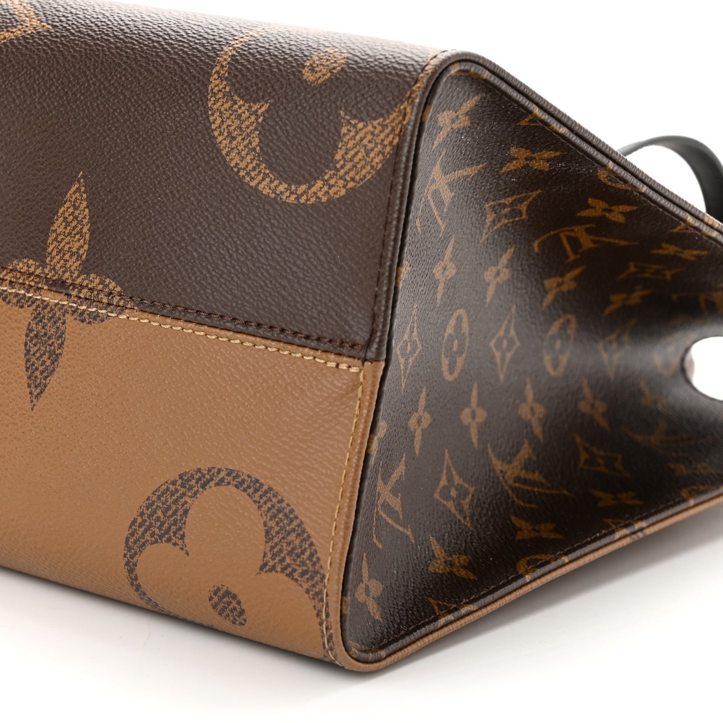 Reverse Monogram Giant Onthego MM