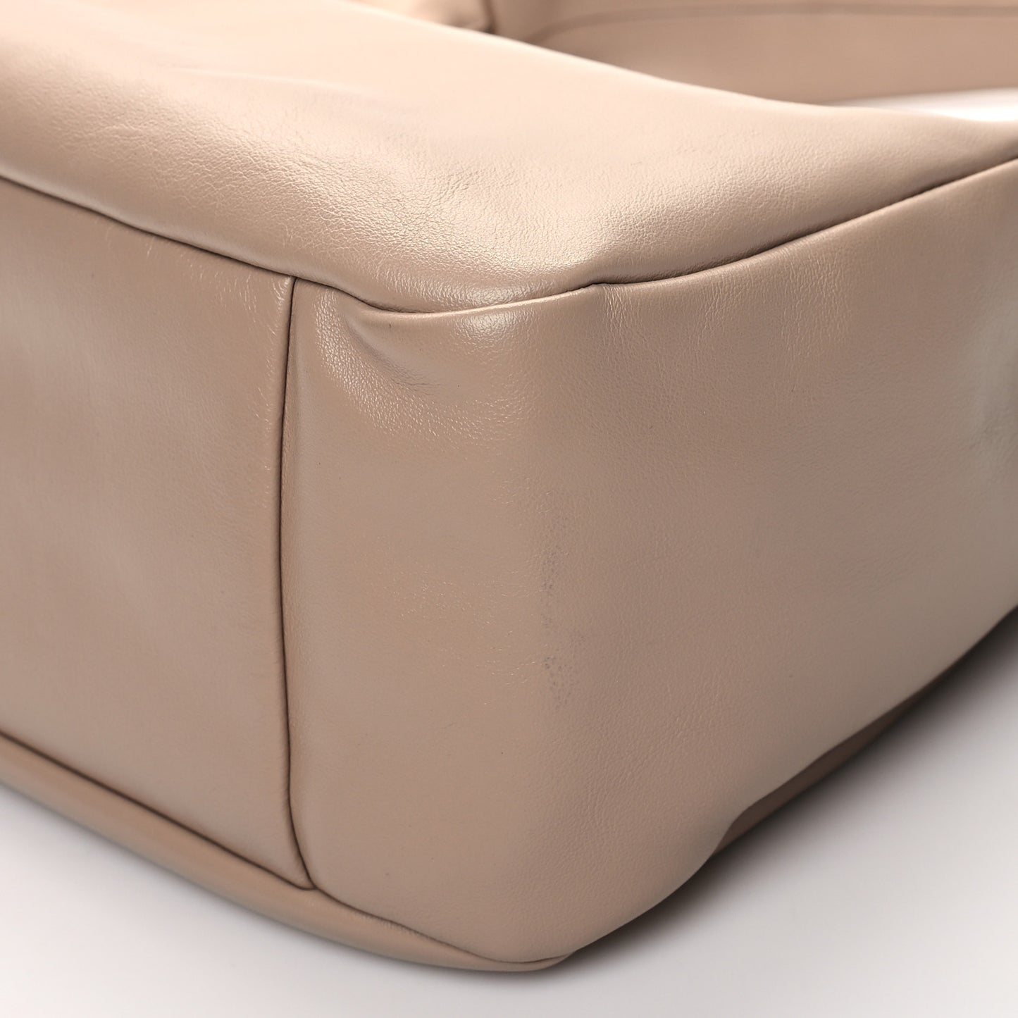 Vitello Soft Hobo Cammeo