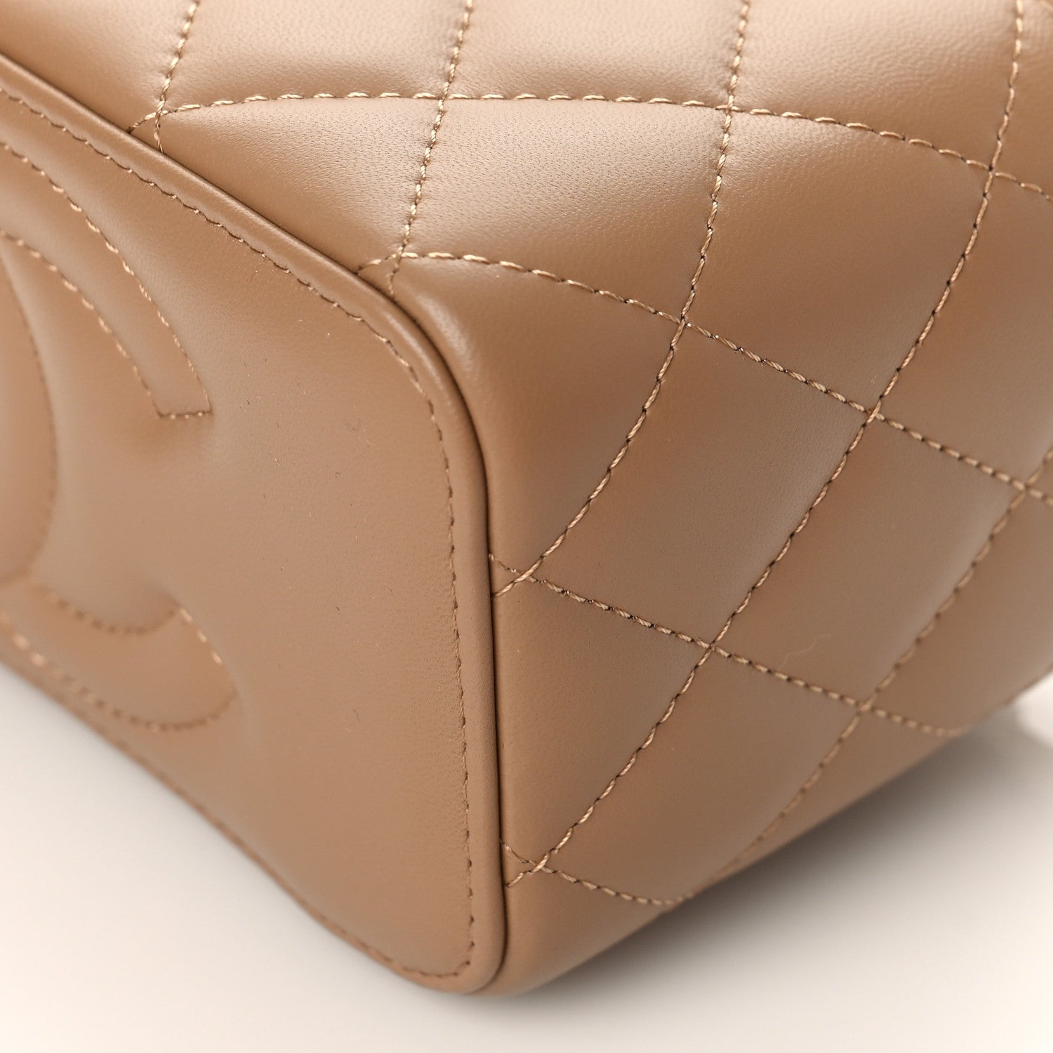 Chanel Lambskin Quilted Pearl Crush Small Vanity Case With Chain