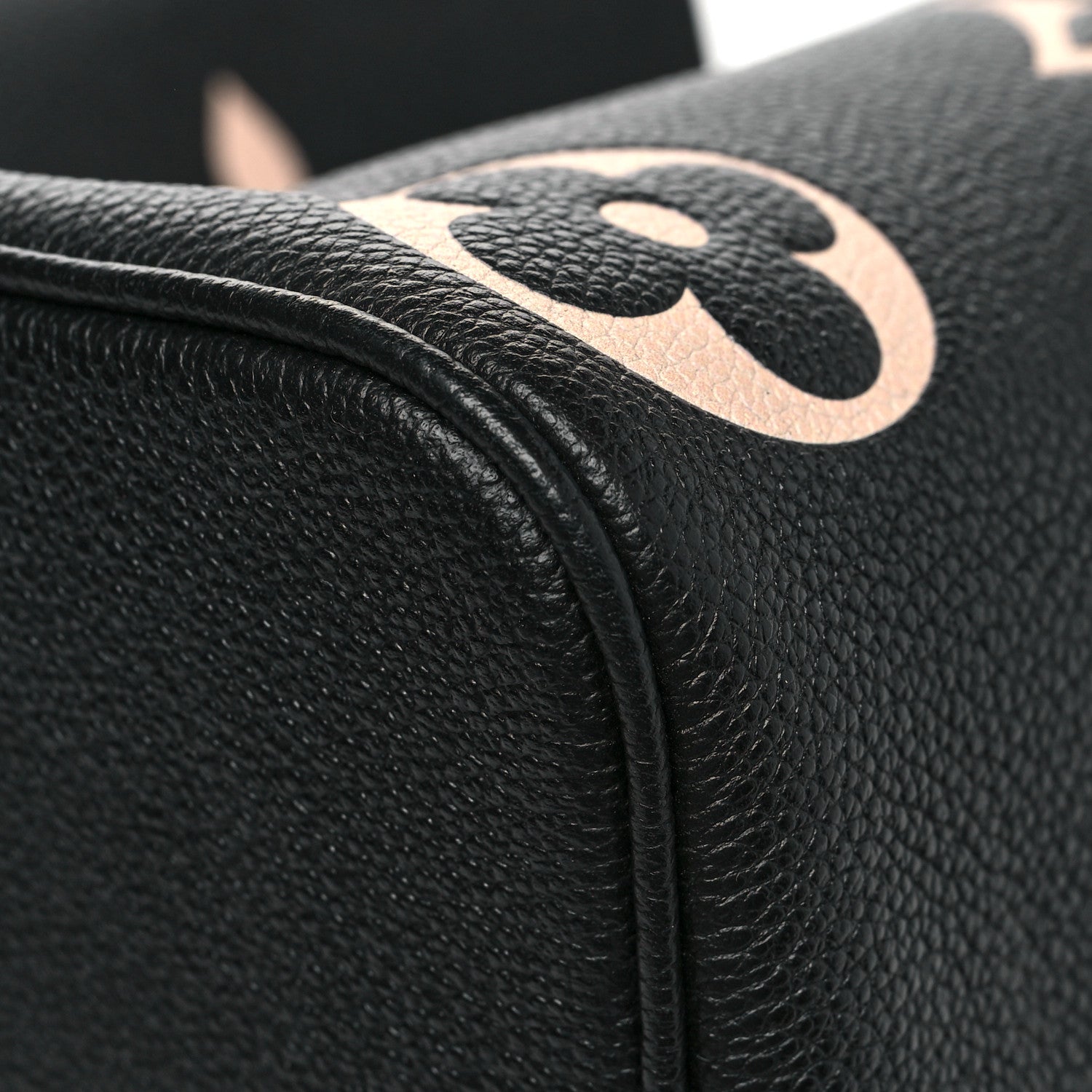Louis Vuitton Empreinte Monogram Giant Neonoe MM Black Beige 12 of 12