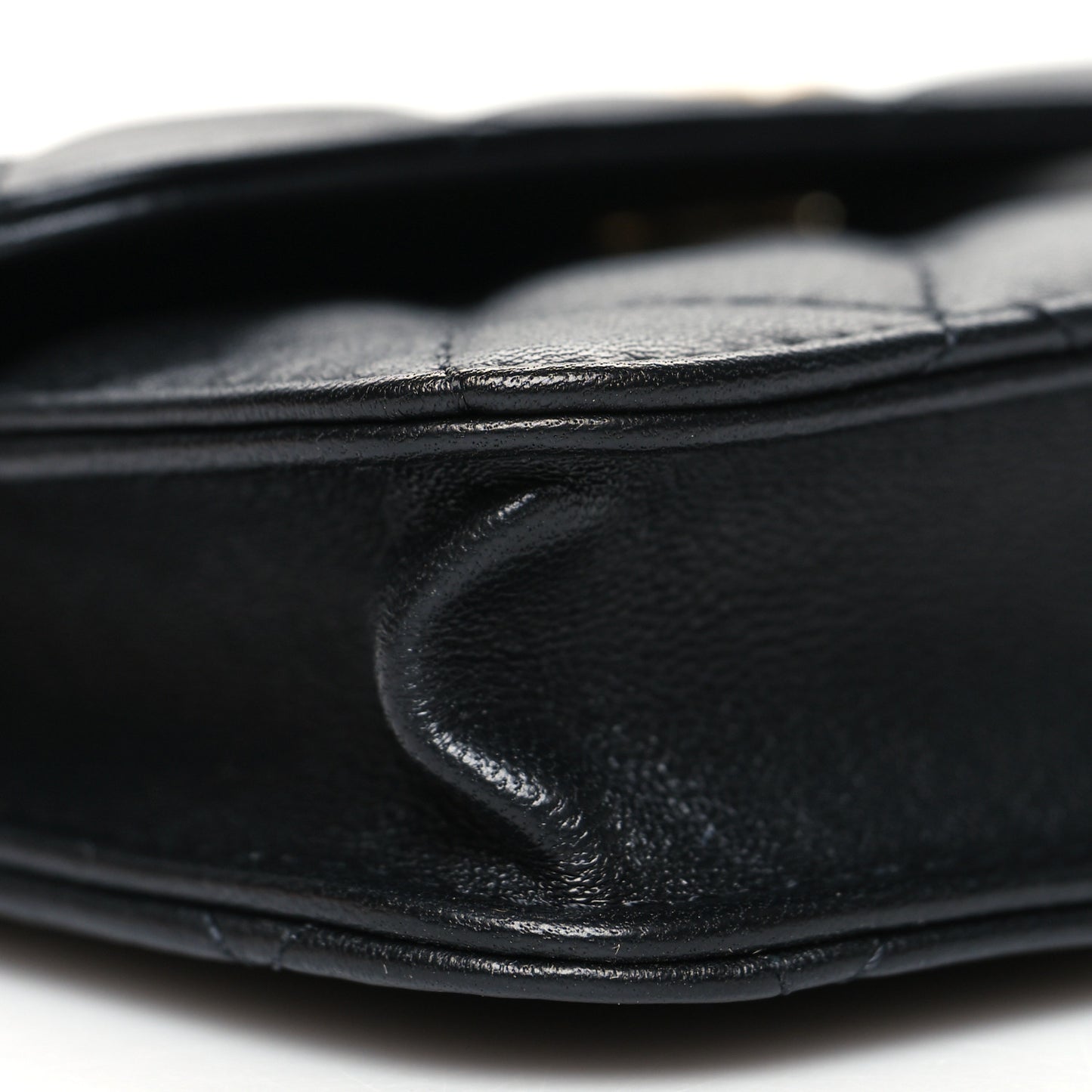 Lambskin Quilted CC Pearl Crush Card Holder With Chain Black