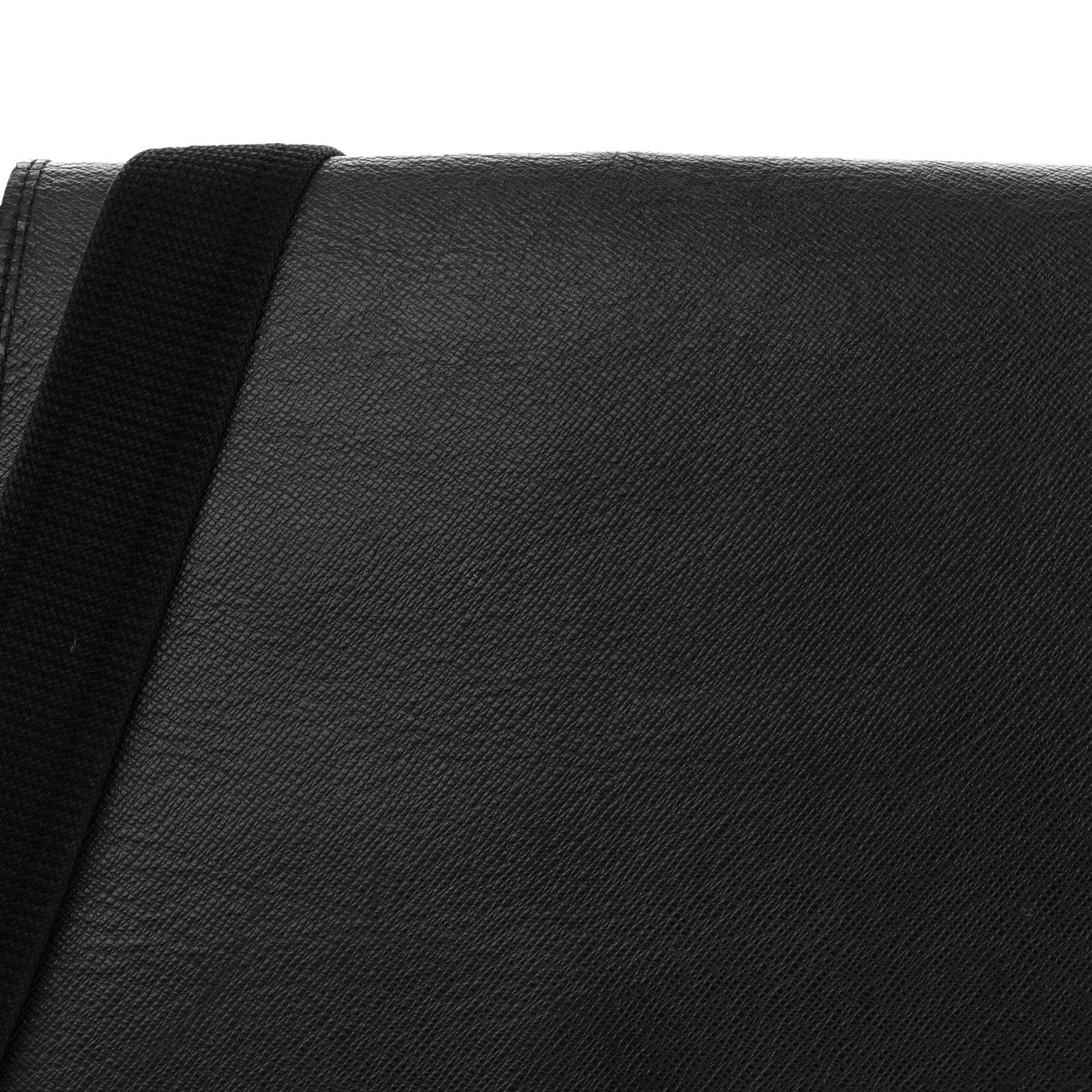 Louis Vuitton Taiga Andrei Ardoise 8 of 31