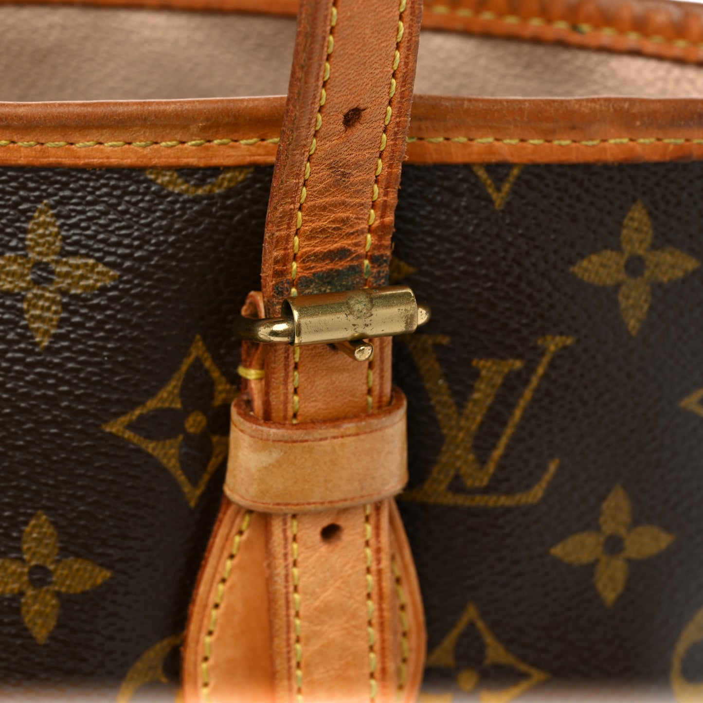 Monogram Petit Bucket 23