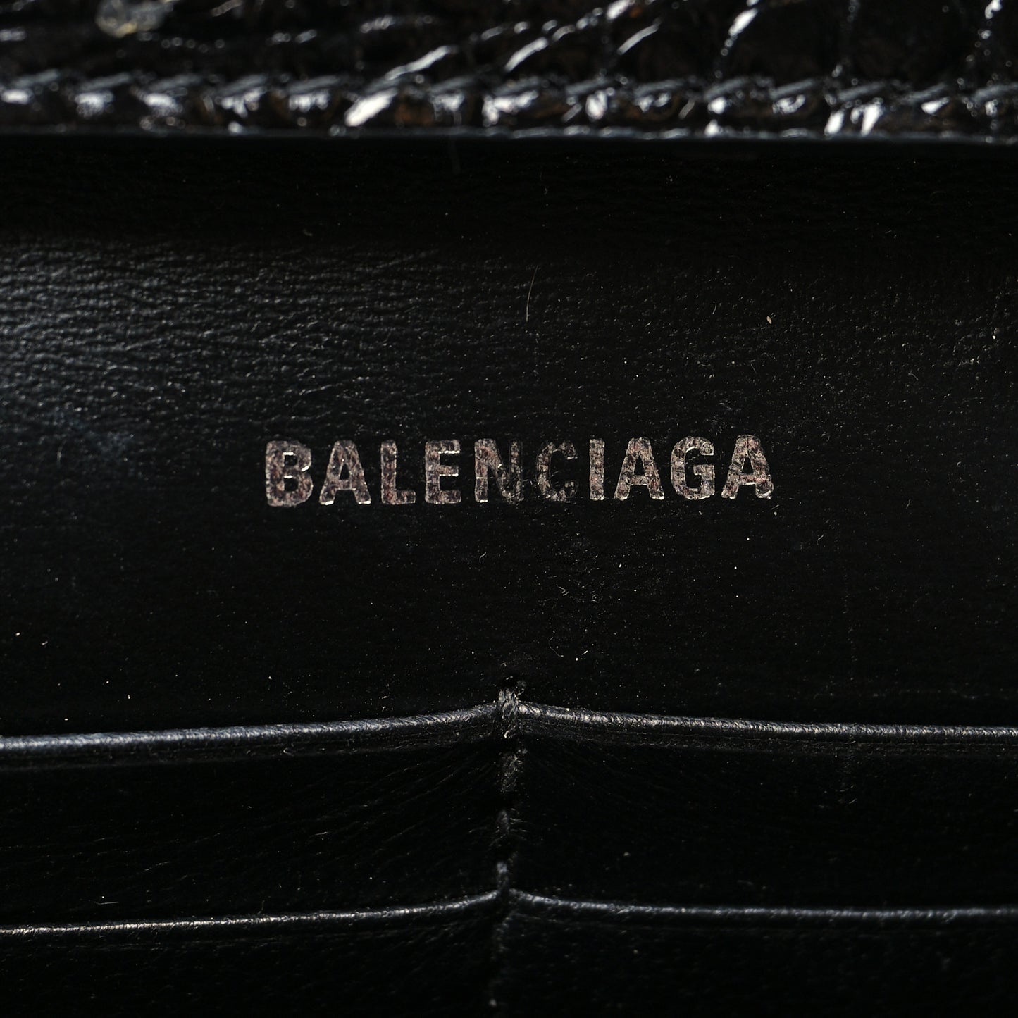 Shiny Calfskin Monochrome Crocodile Embossed Hourglass Chain Bag Black