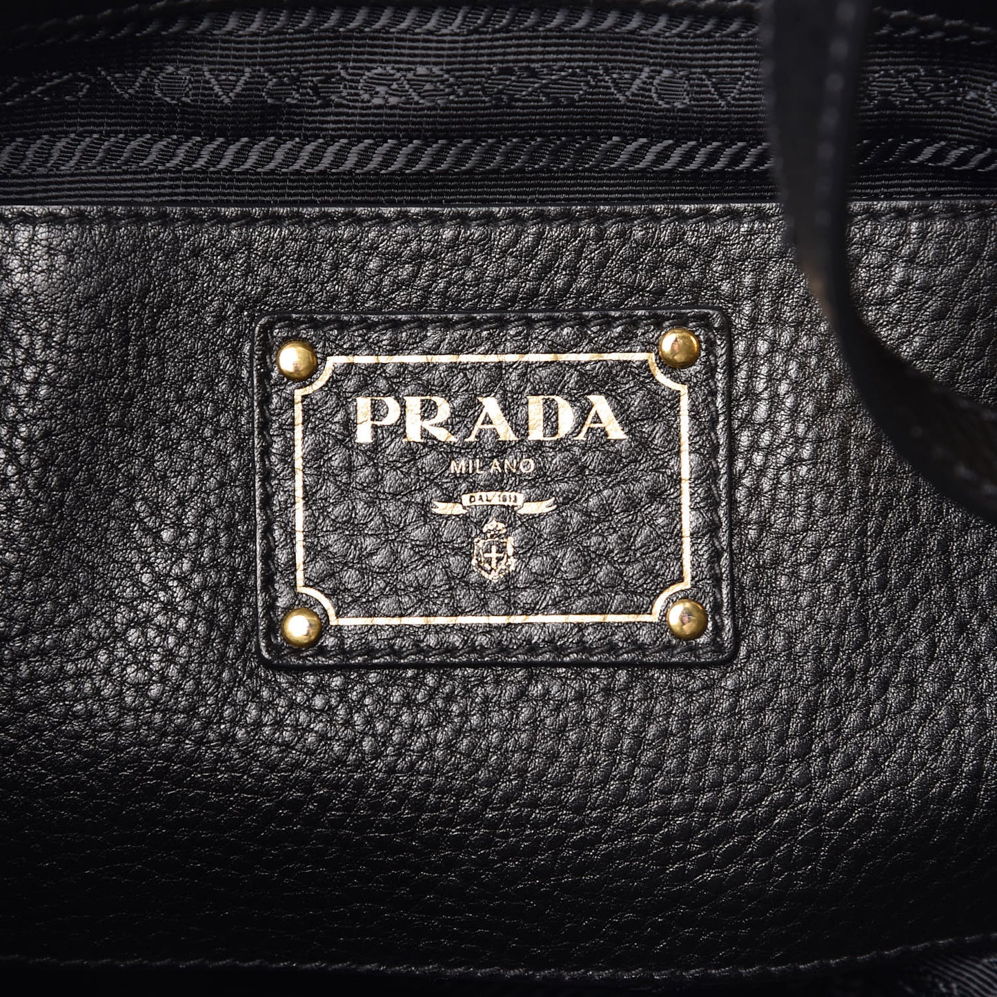 Vitello Daino Shoulder Bag Black