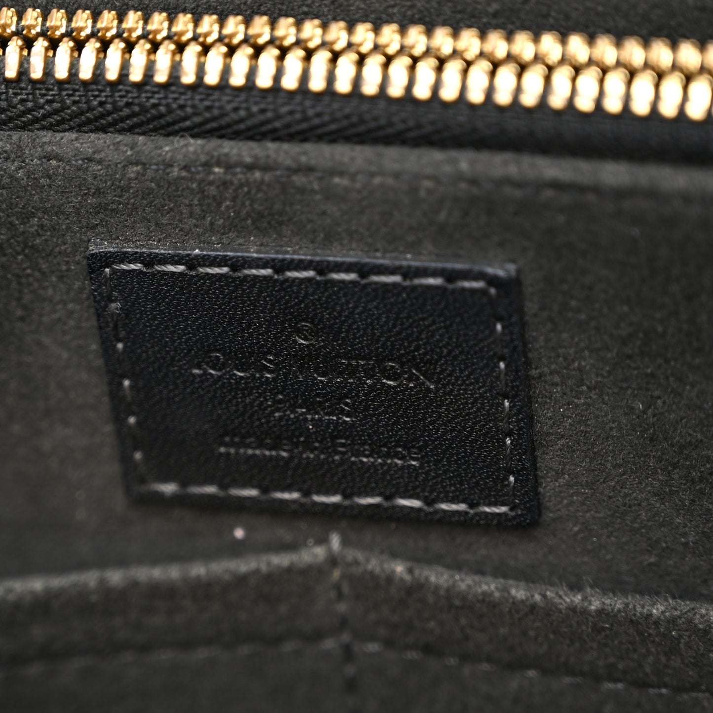 Monogram Cuir Plume Very Tote MM Black