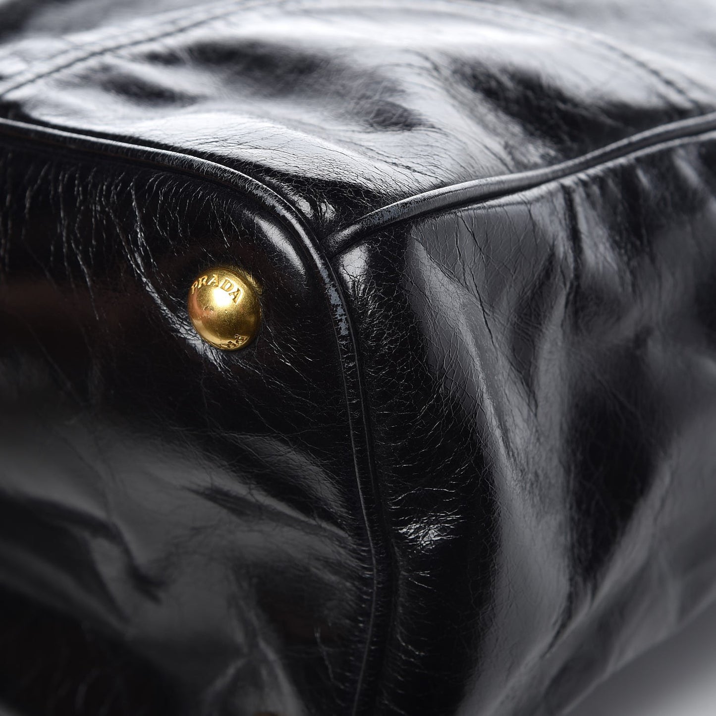 Vitello Shine Tote Black