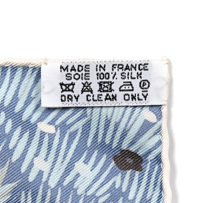 Hermes Silk Jersey Dans Un Jardin Anglais Pocket Square Blanc Bleu Beige 2 of 3
