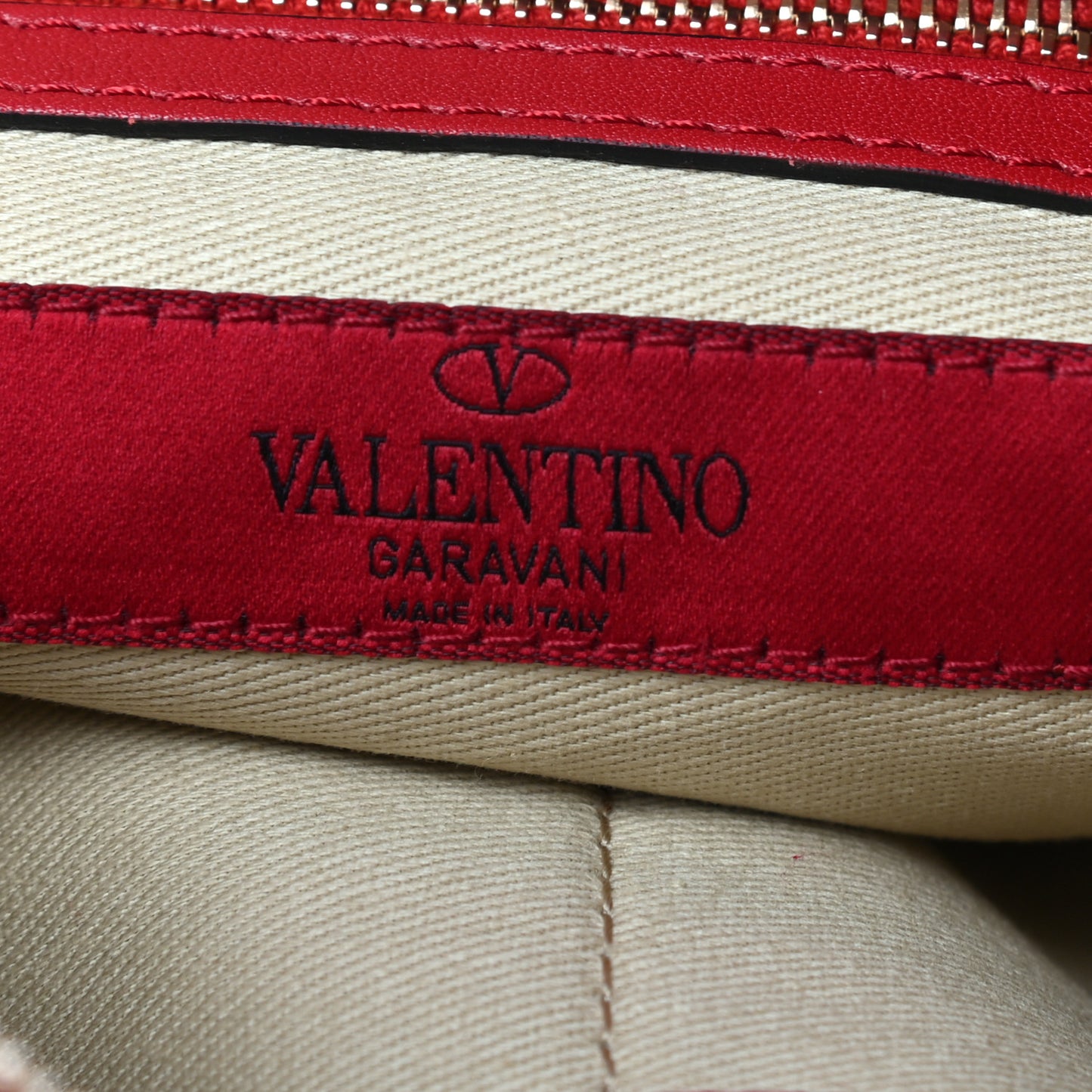 Vitello Large Rockstud Zip Wristlet Pouch Rosso Valentino