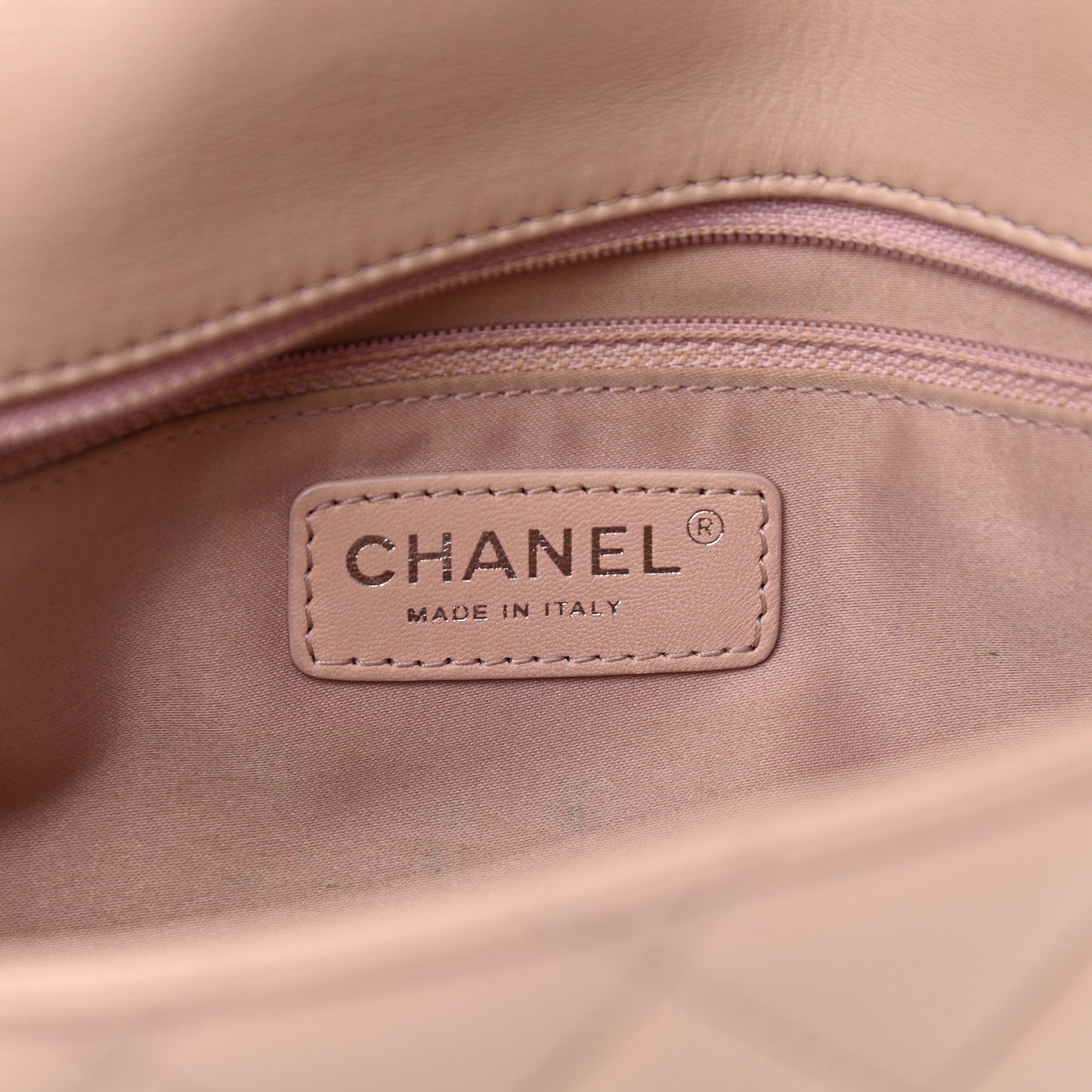 Lambskin Medium Around Pockets Flap Light Pink