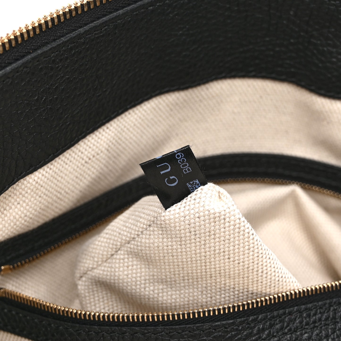 Pebbled Calfskin Large Soho Hobo Black