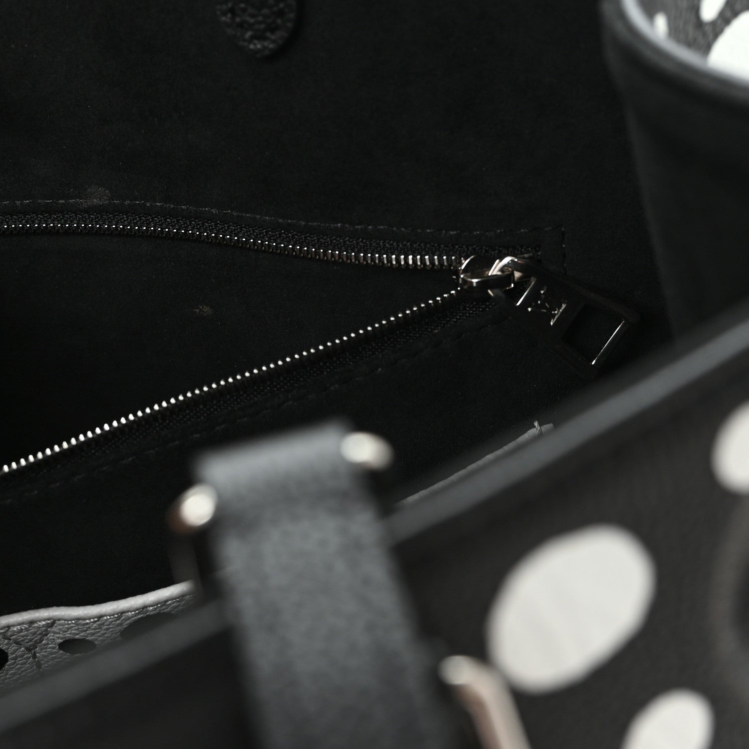 Louis Vuitton LV X YK Empreinte Monogram Giant Onthego MM Black 10 of 10