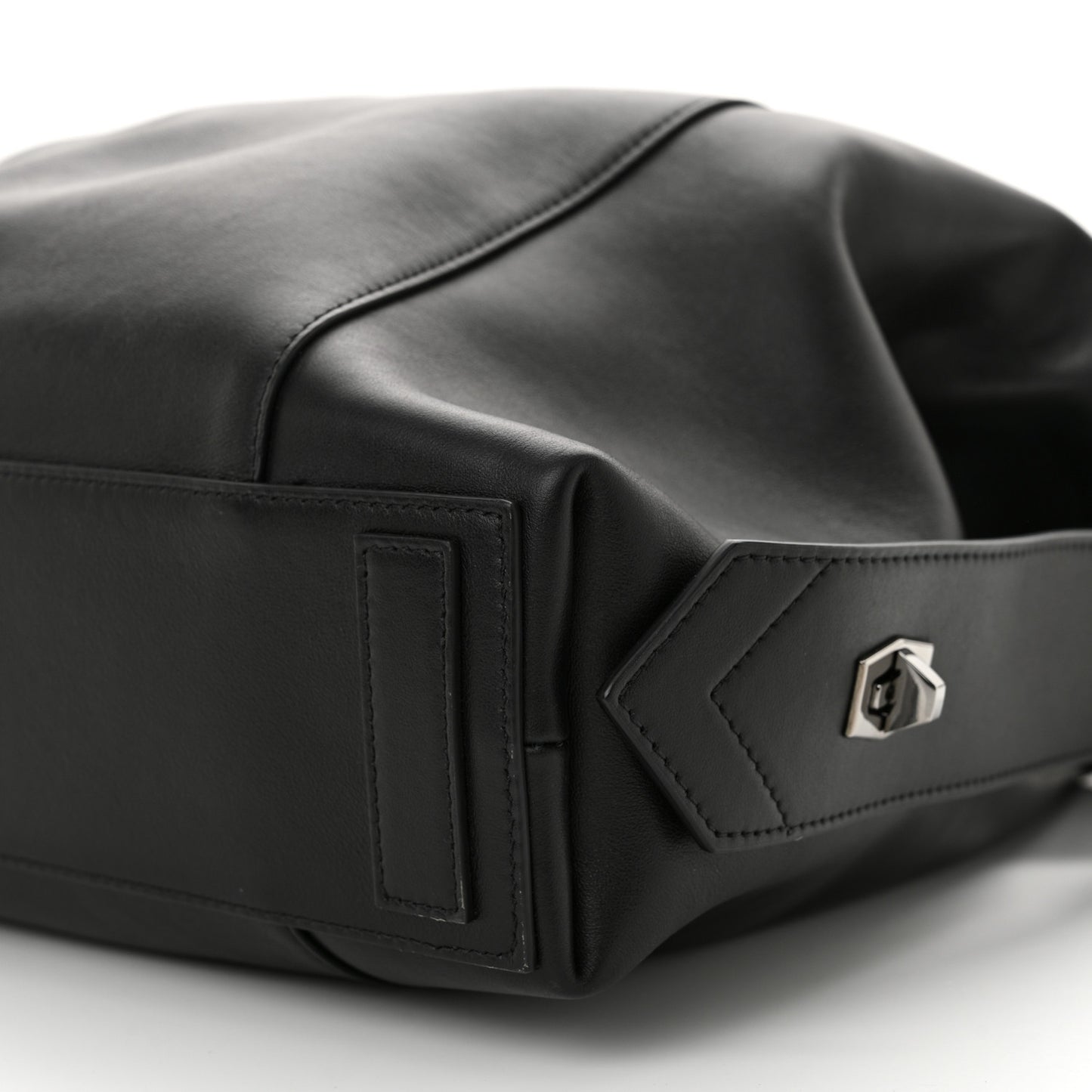 Smooth Calfskin Medium Soft Antigona Black
