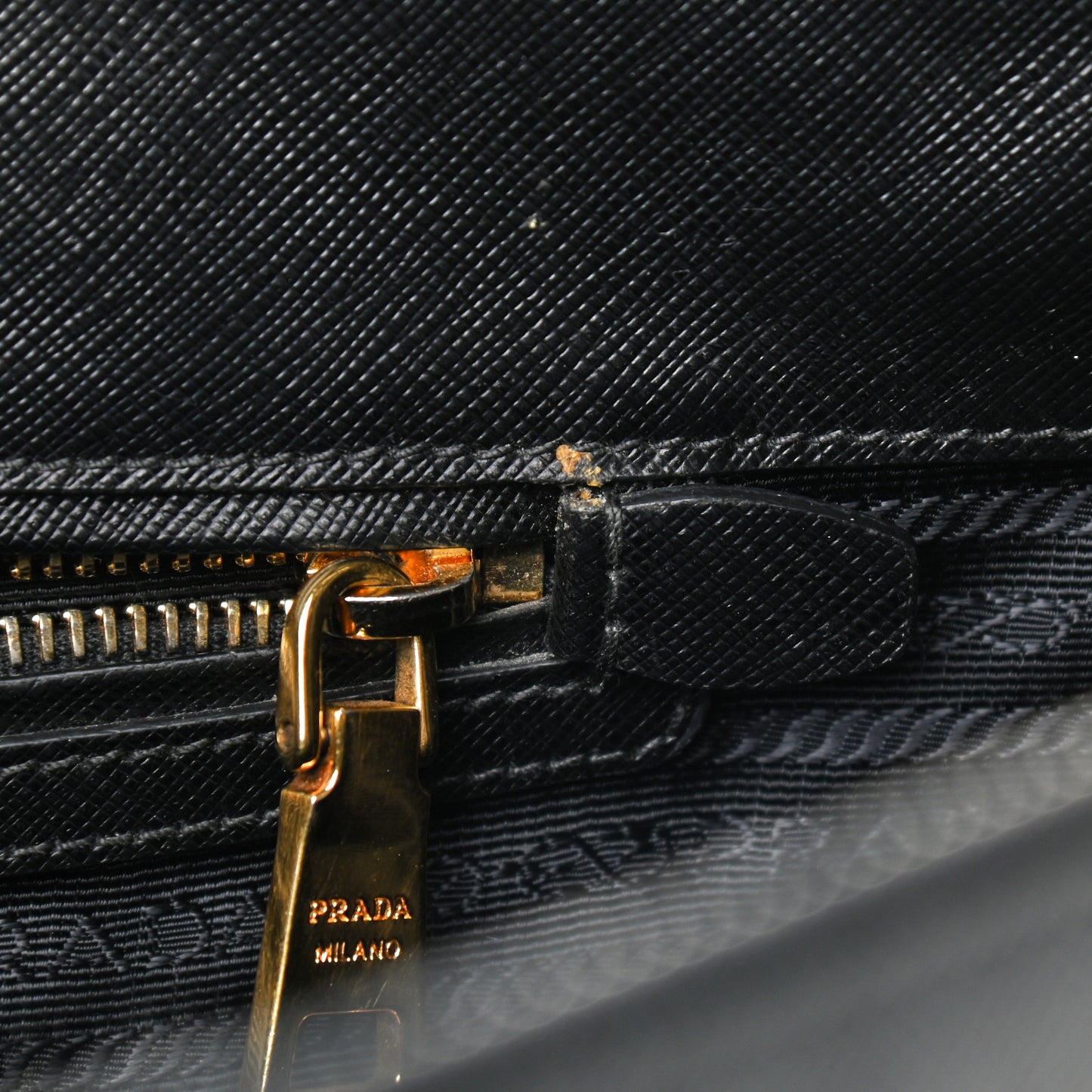 Saffiano Lux Extra Large Galleria Double Zip Tote Black