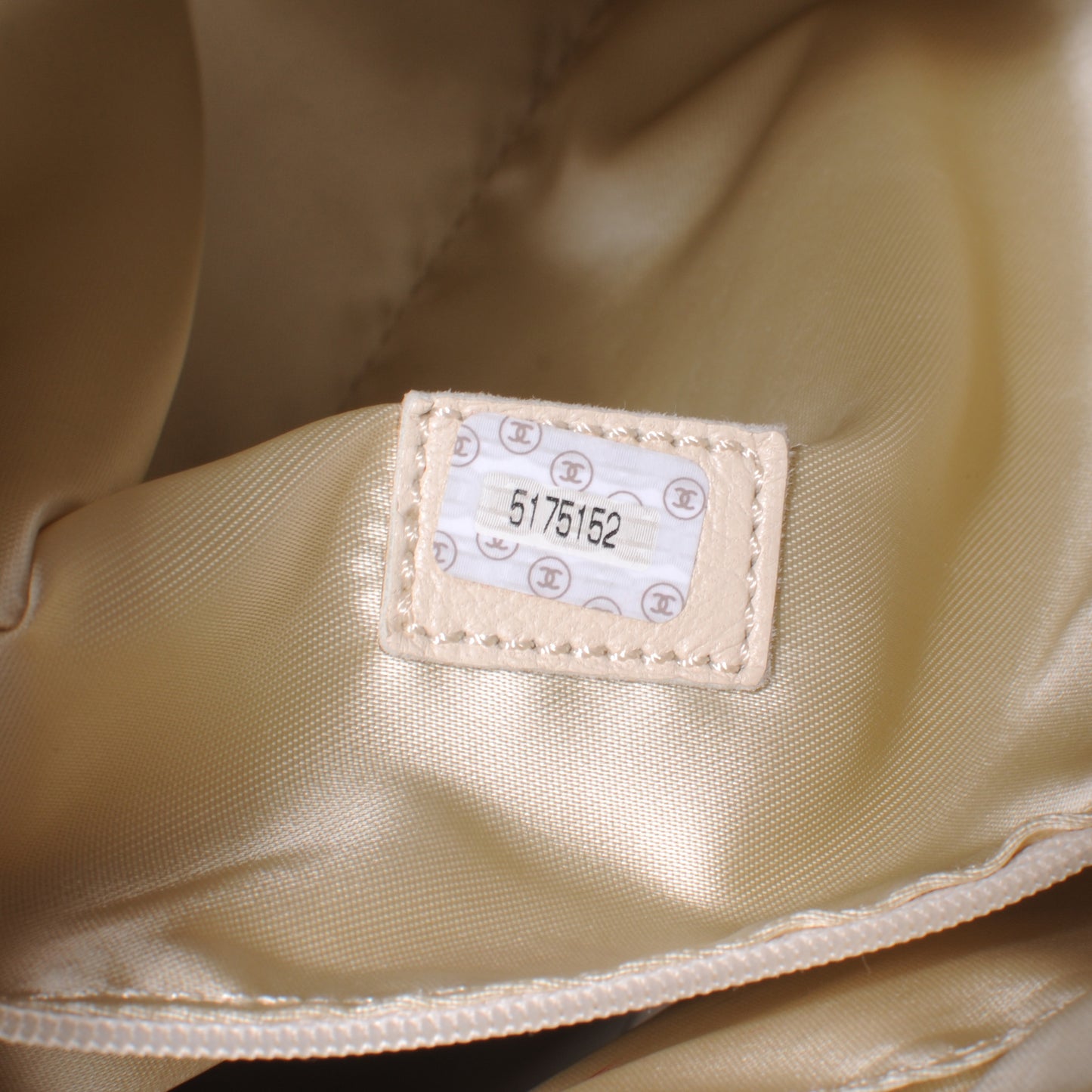 Caviar Shoulder Bag Ivory