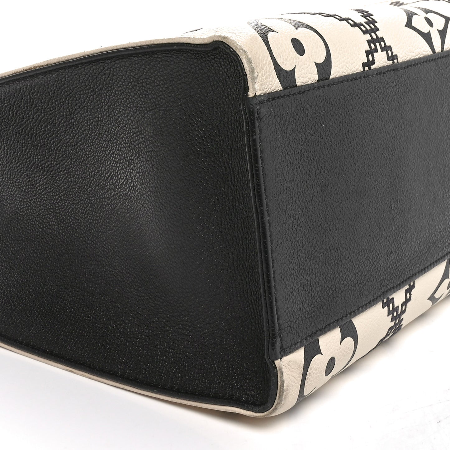 Empreinte Monogram Giant Broderies Onthego MM Cream Black