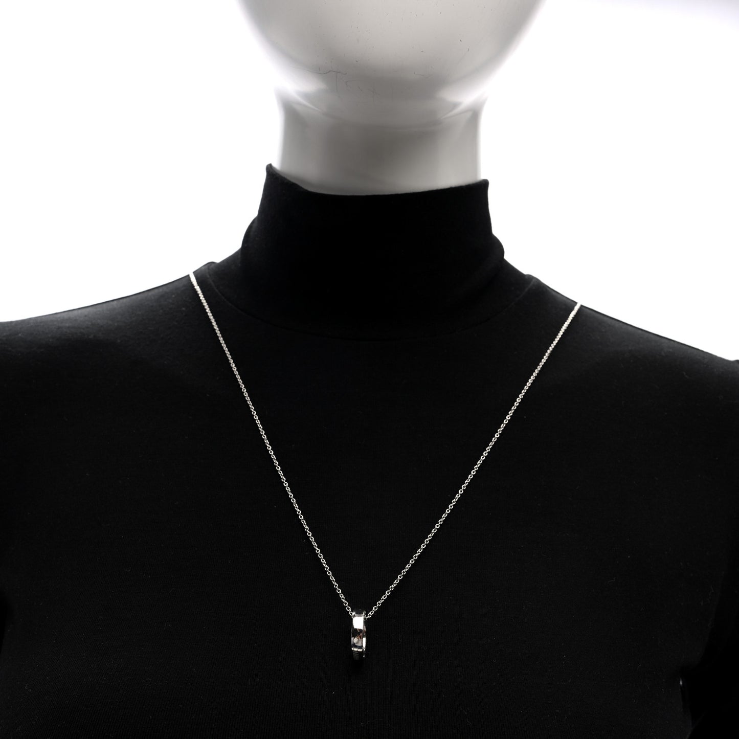 18K White Gold Diamond D Side Pendant Necklace