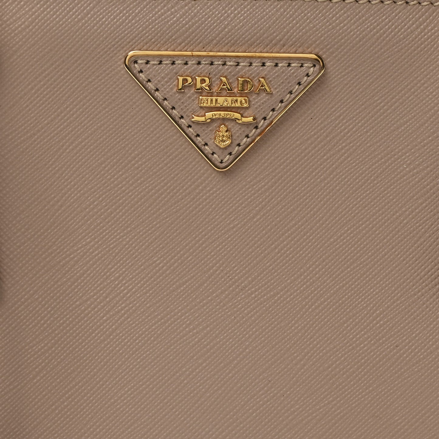 Saffiano Lux Medium Tote Cammeo