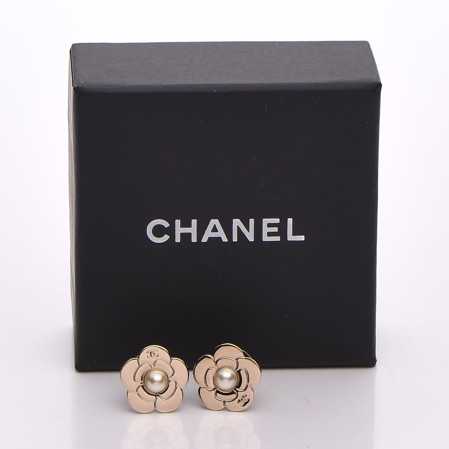 Pearl CC Camellia Earrings Gold
