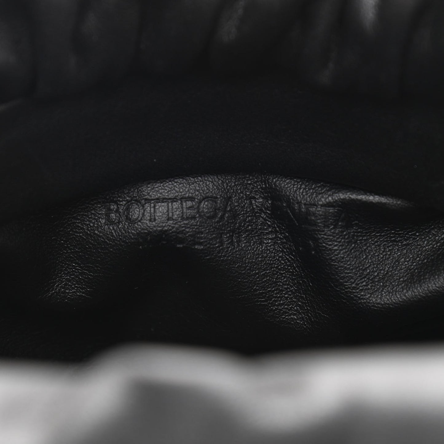 Calfskin The Pouch Chain Black